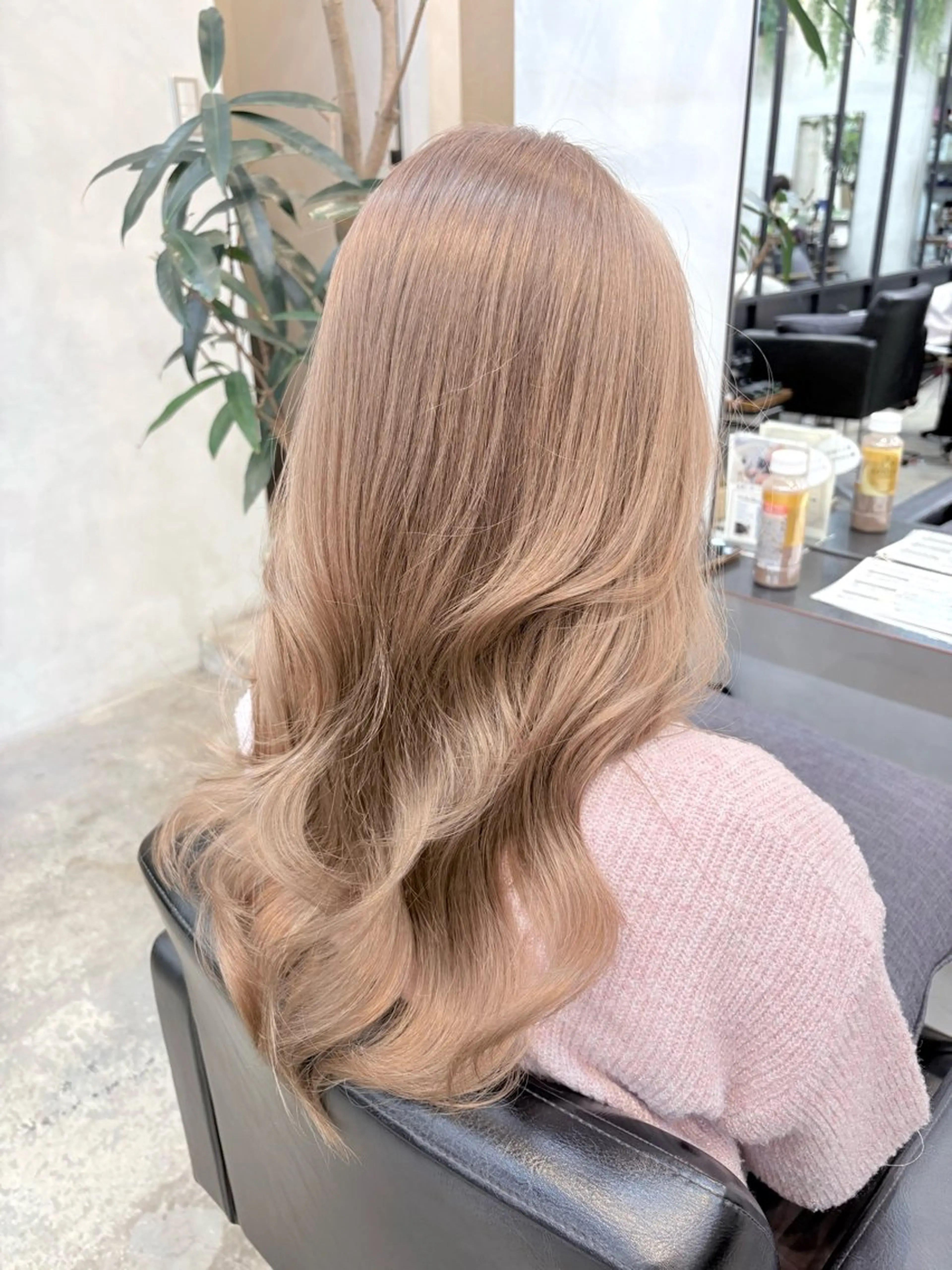 カラー ベージュカラー ブリーチ 透明感カラー ダブルカラー ミルクティーベージュ ヘアカラー Belle Ginza並木通り所属・透明感カラー／ メンズ◎／秋葉香乃のヘアスタイル