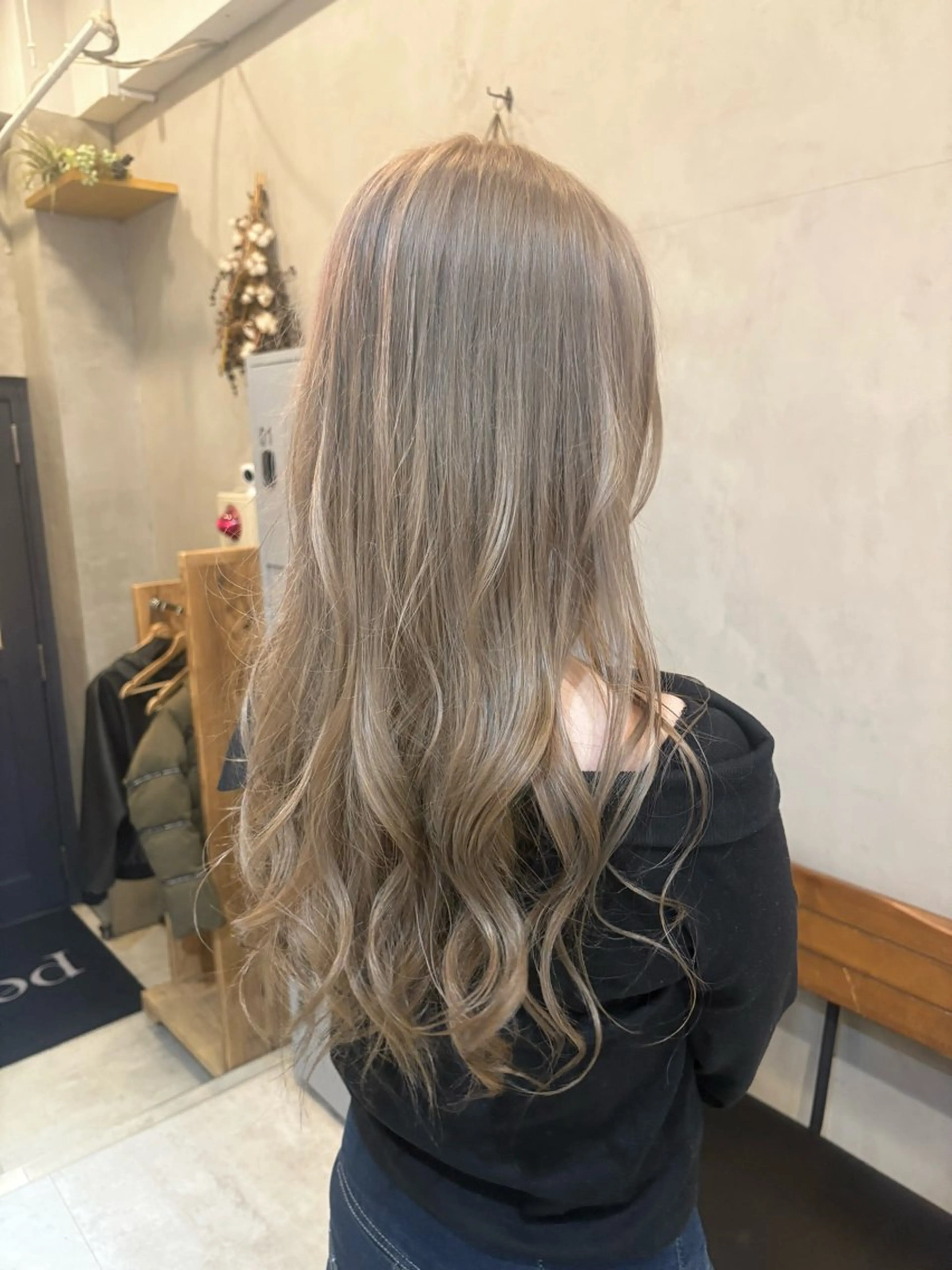 カラー グレージュ ミルクティーグレージュ ヘアカラー HAYATA/透明感 /派手髪/ケアブリのヘアスタイル