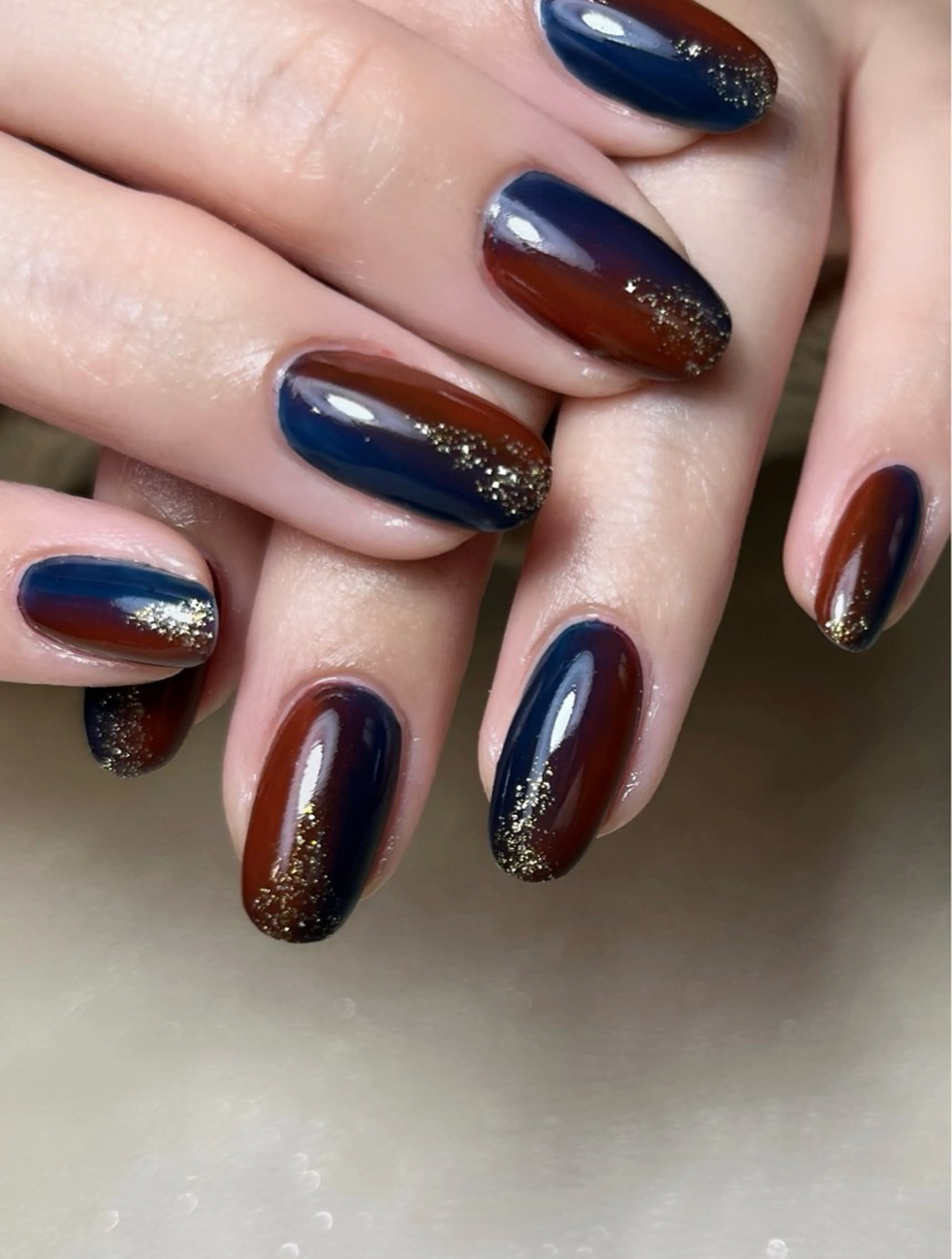 ネイル グラデーション ラメ(グリッター) 持ち込み ニュアンスネイル 𝐴𝑁𝑈𝐸 トラブル爪育成専門のネイルデザイン