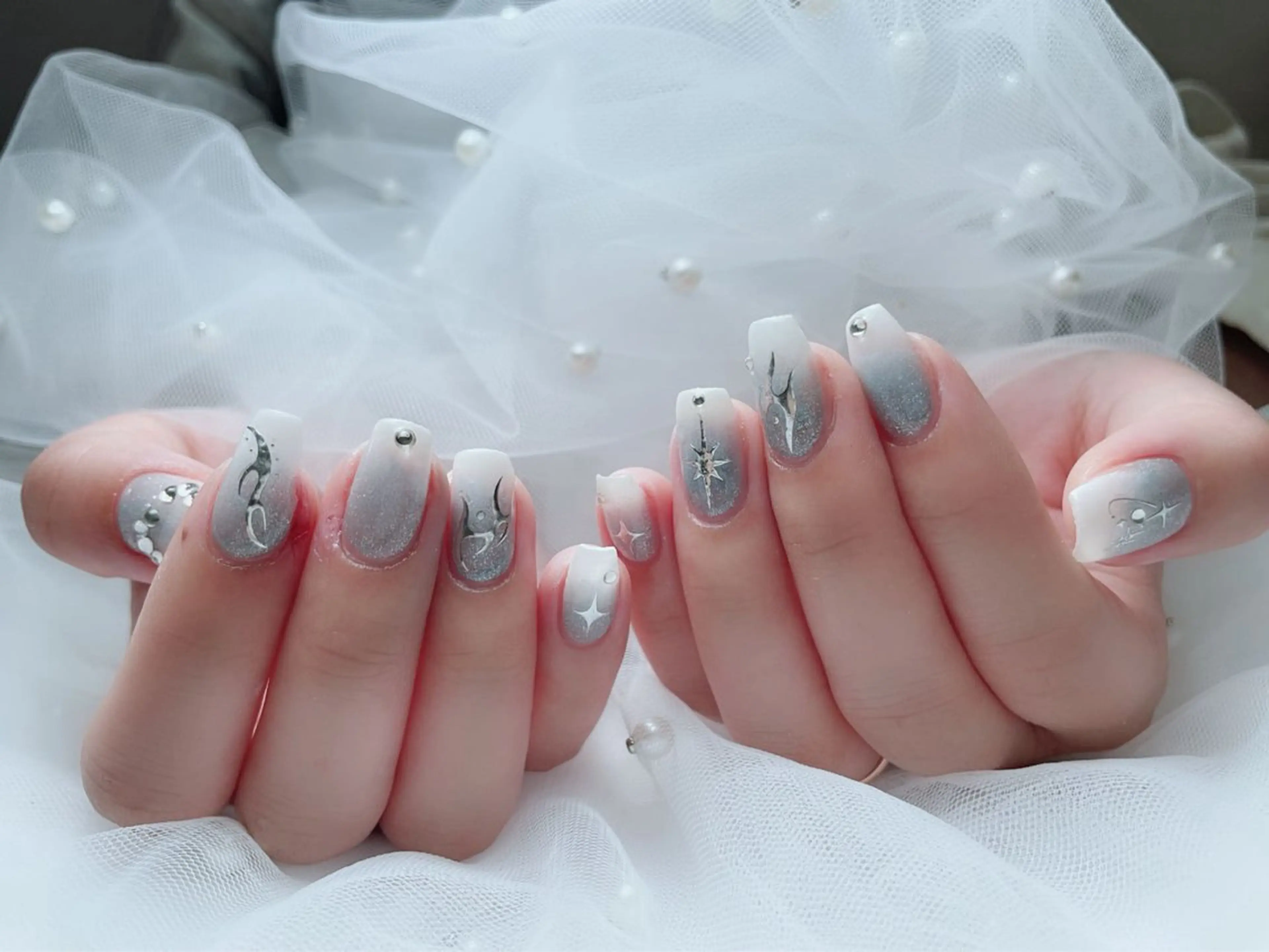 ネイル フレンチネイル ジェルネイル ハート 韓国ネイル マグネットネイル ハンドネイル ネイルサロン lotusのネイルデザイン