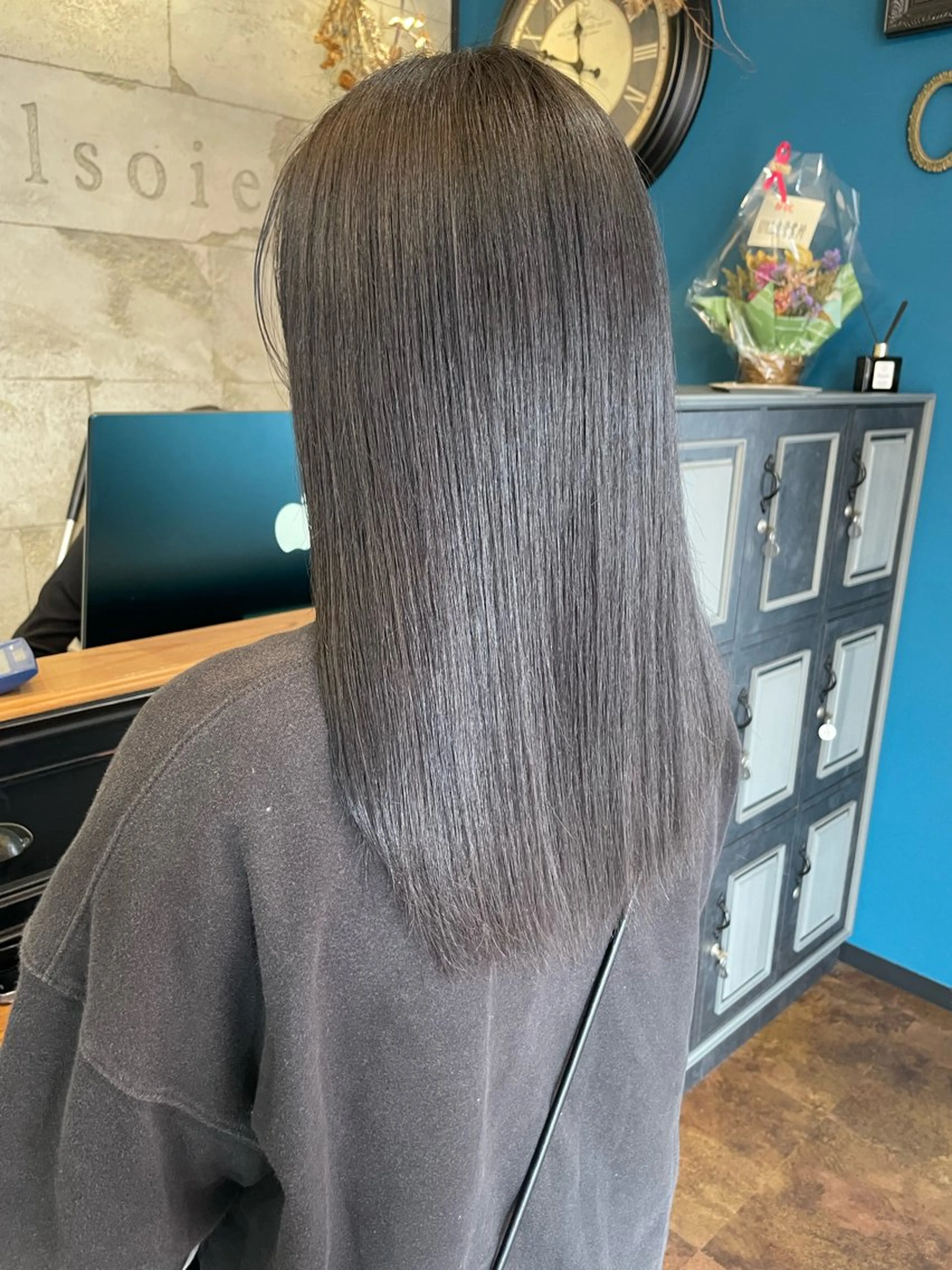 セミロング JIEN MIUのヘアスタイル