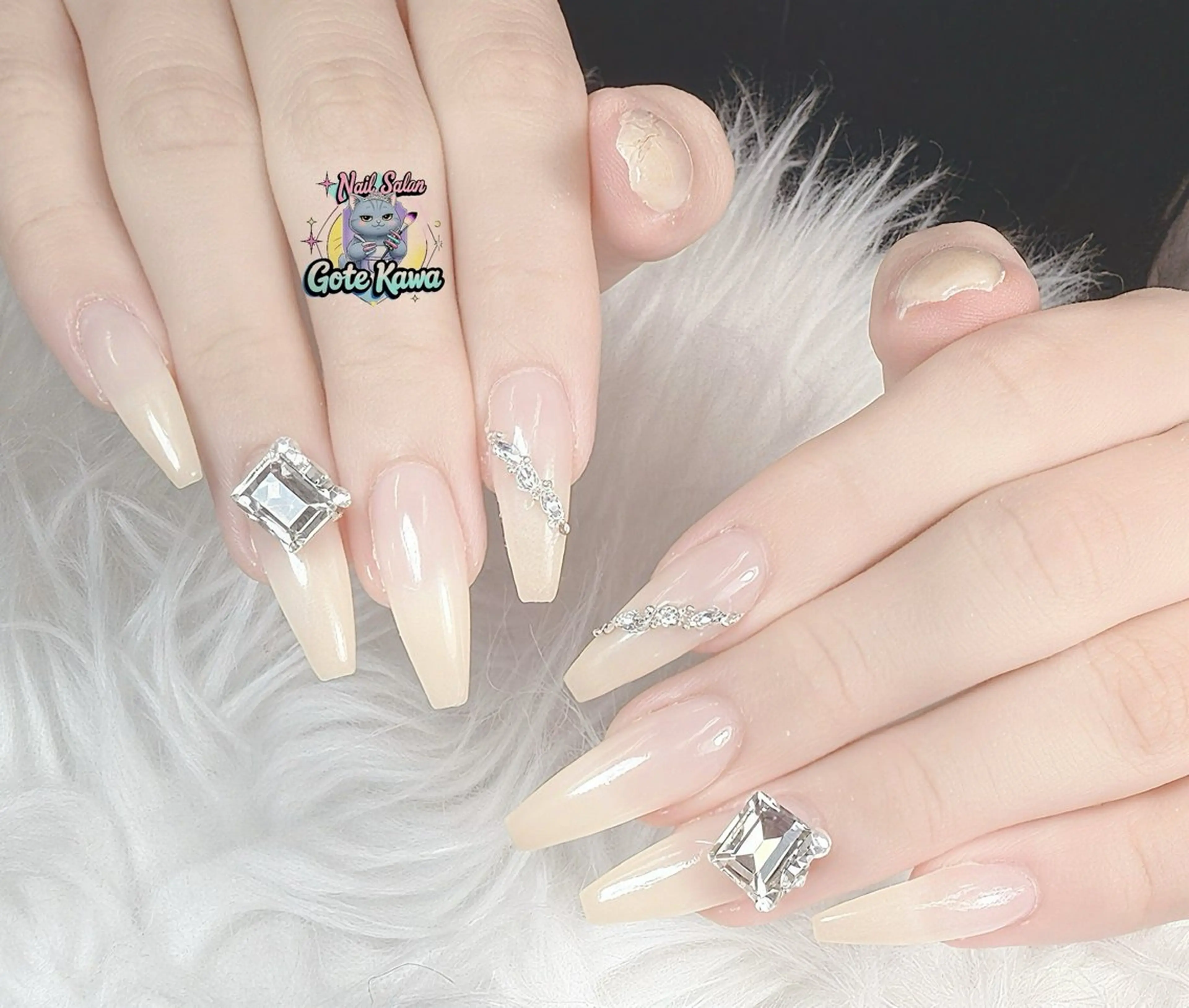 ネイル グラデーション キラキラネイル シンプルネイル ワンホンネイル ハンドネイル ハンドケア Gote Kawa nail salonのネイルデザイン