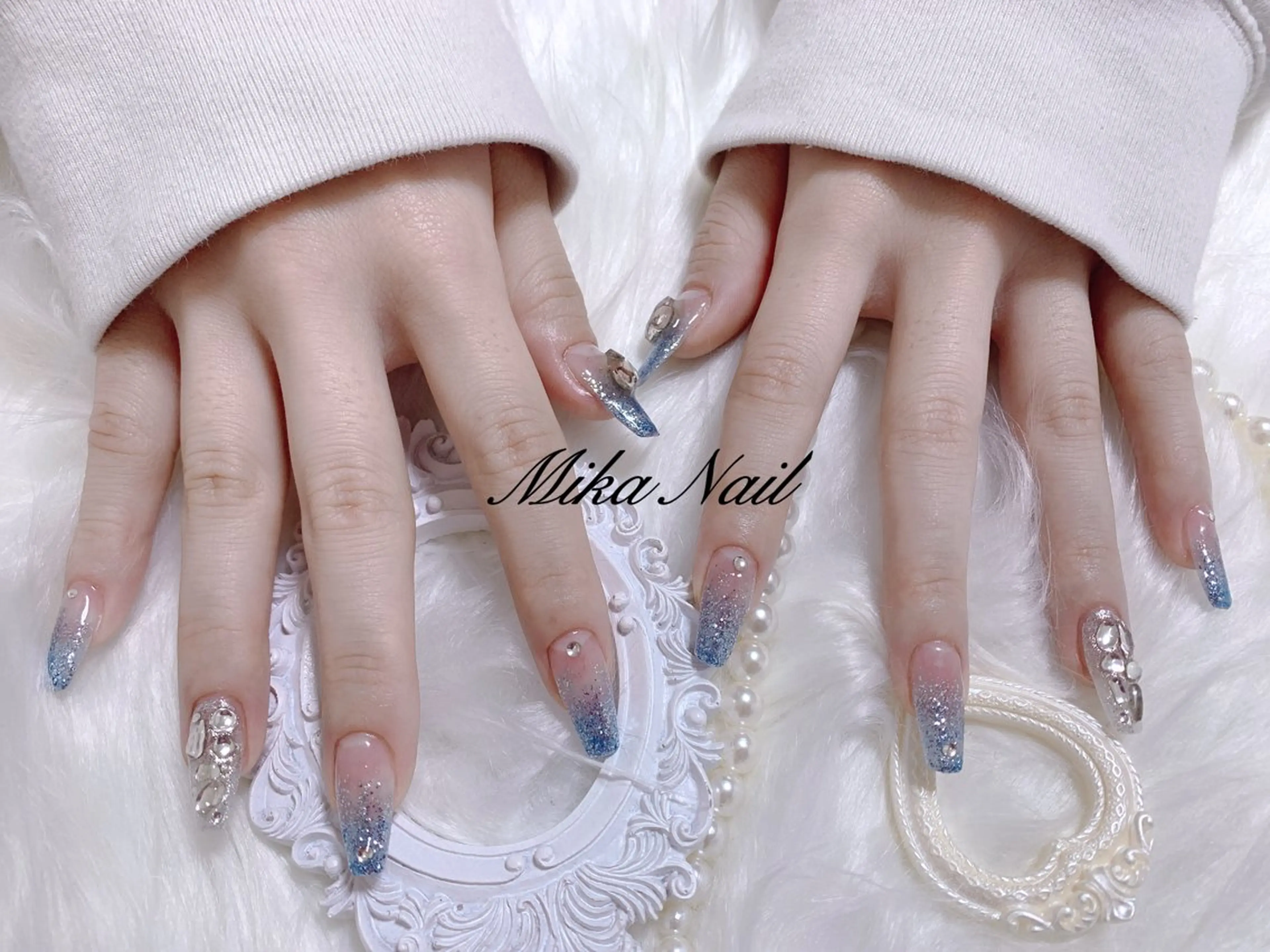 ネイル グラデーション キラキラネイル ラメ(グリッター) ラメグラデーション ストーンネイル Mika Nailのネイルデザイン