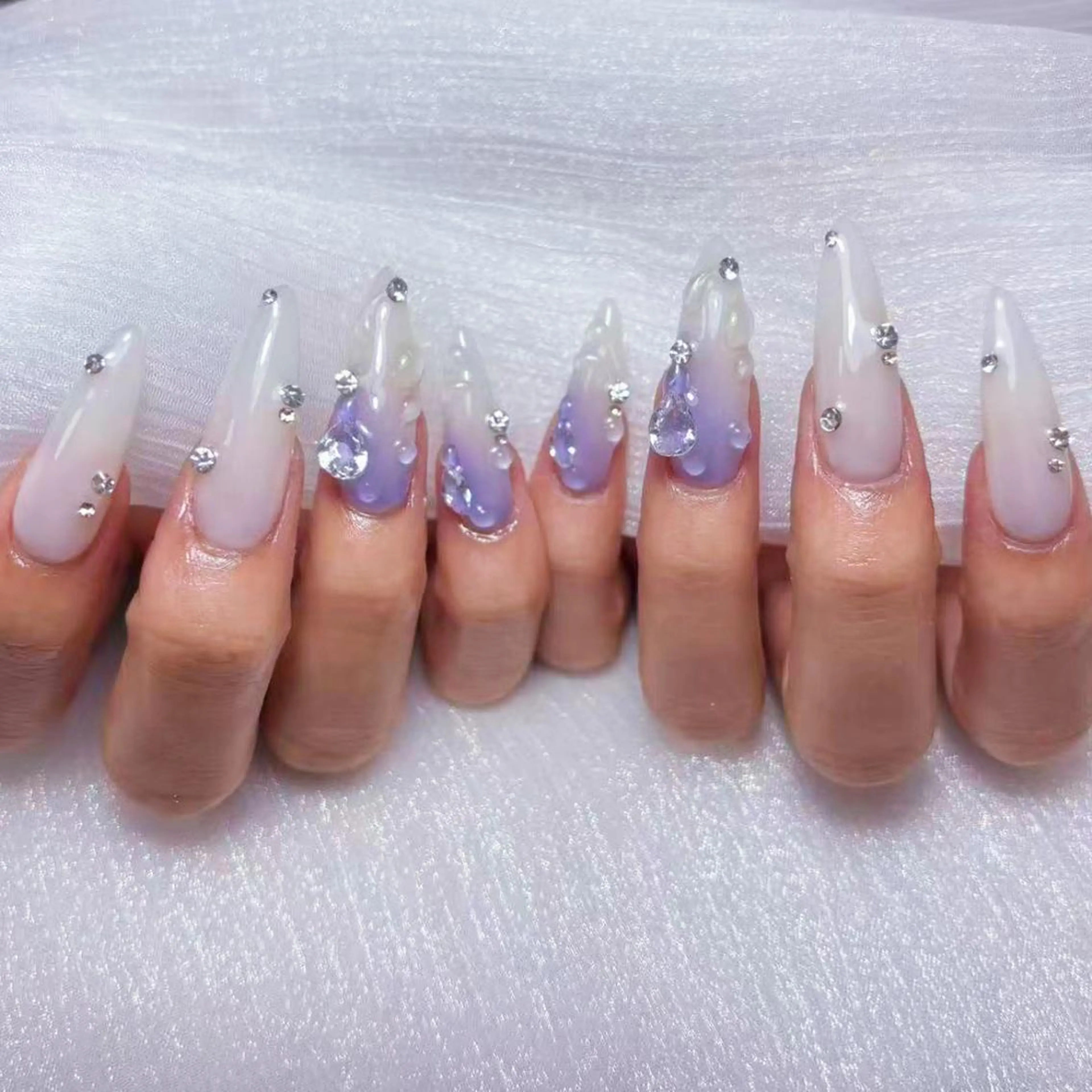 ネイル アートネイル オーロラネイル ガーリー キラキラネイル マグネットネイル ハンドネイル DIAMOND 💅のネイルデザイン