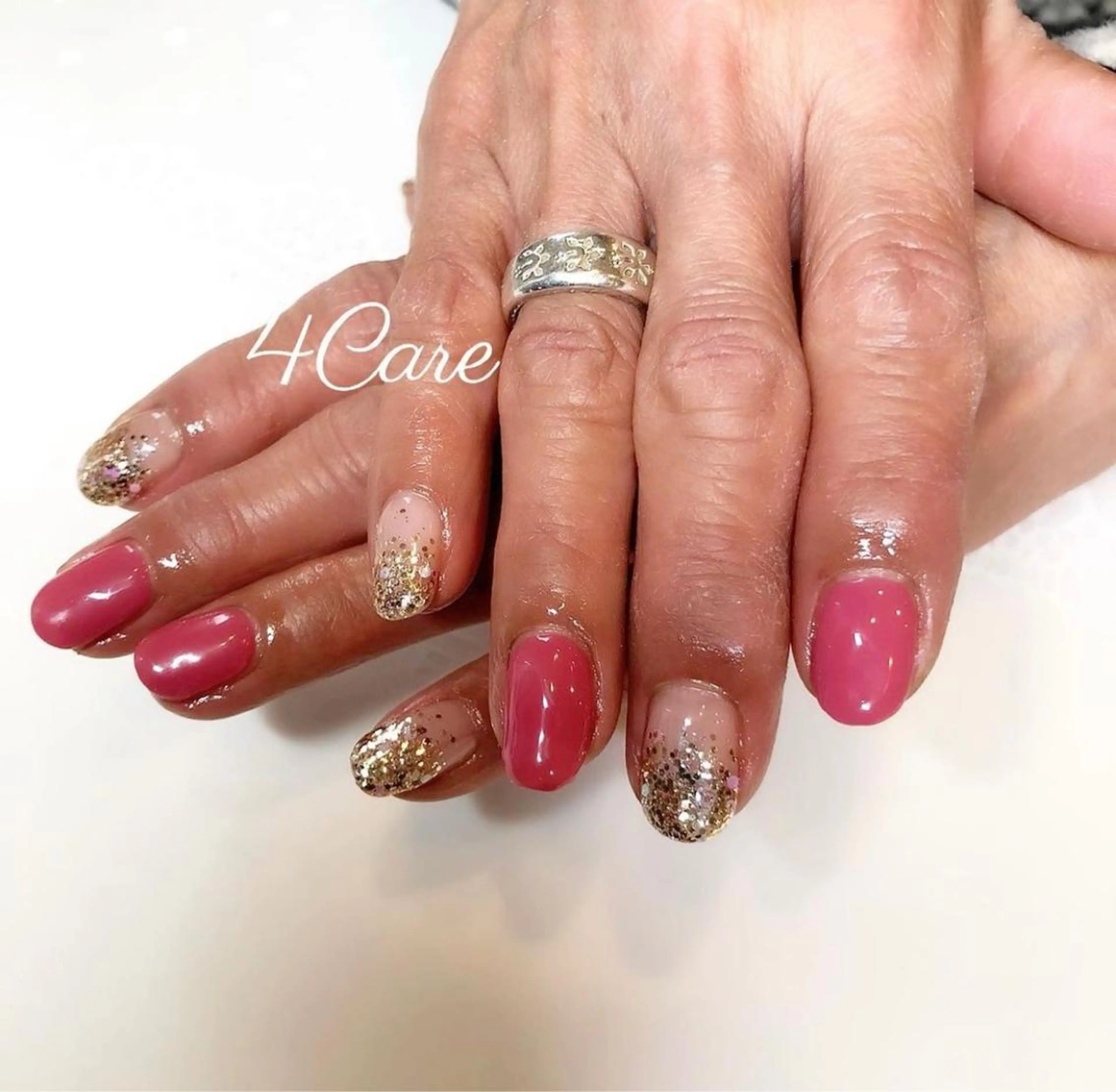 ネイル ラメ(グリッター) ワンカラーネイル 4Care所属・4Care Yのネイルデザイン