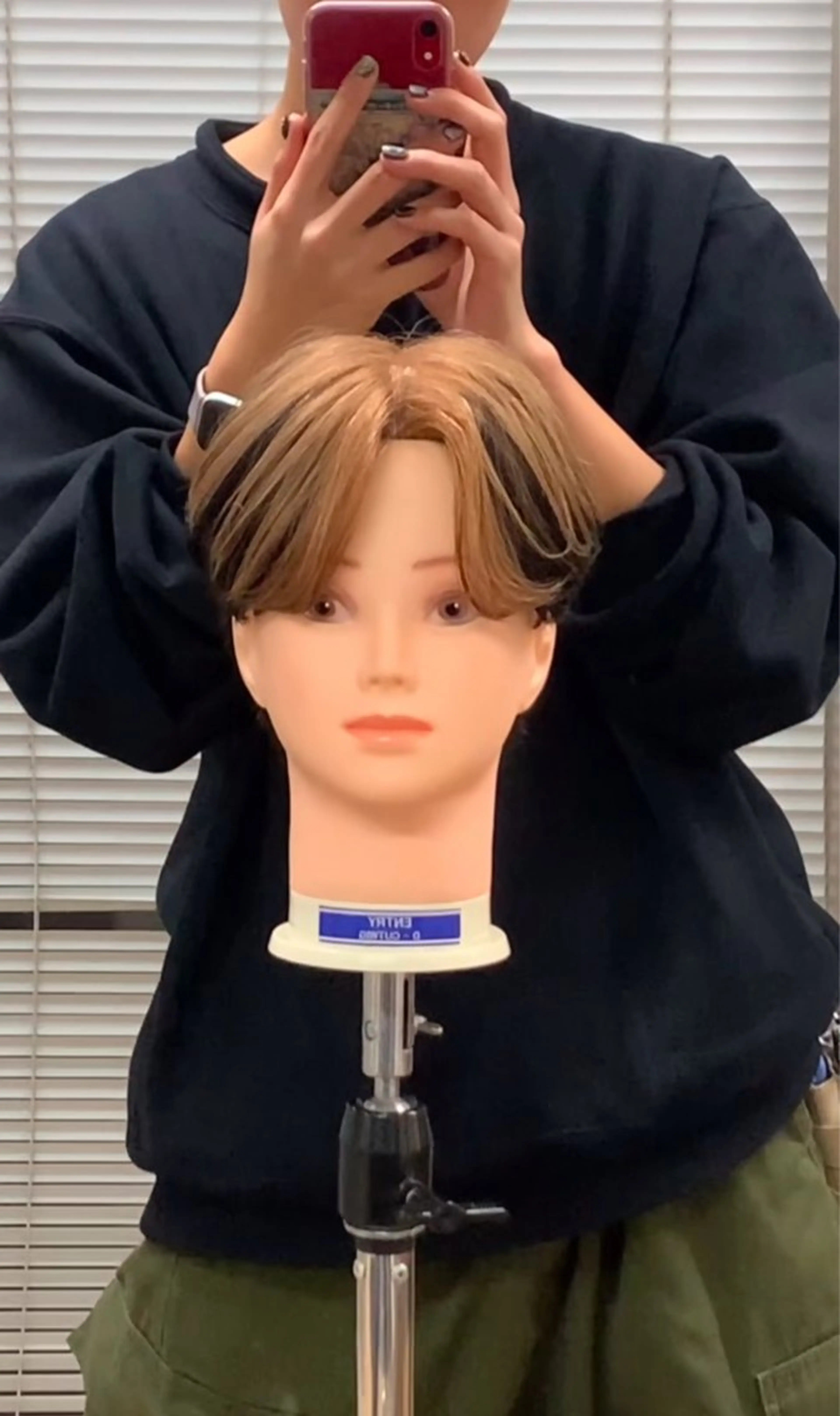 カラー メンズ ミストバング  フェイスフレーミング 栗原 莉玖のヘアスタイル