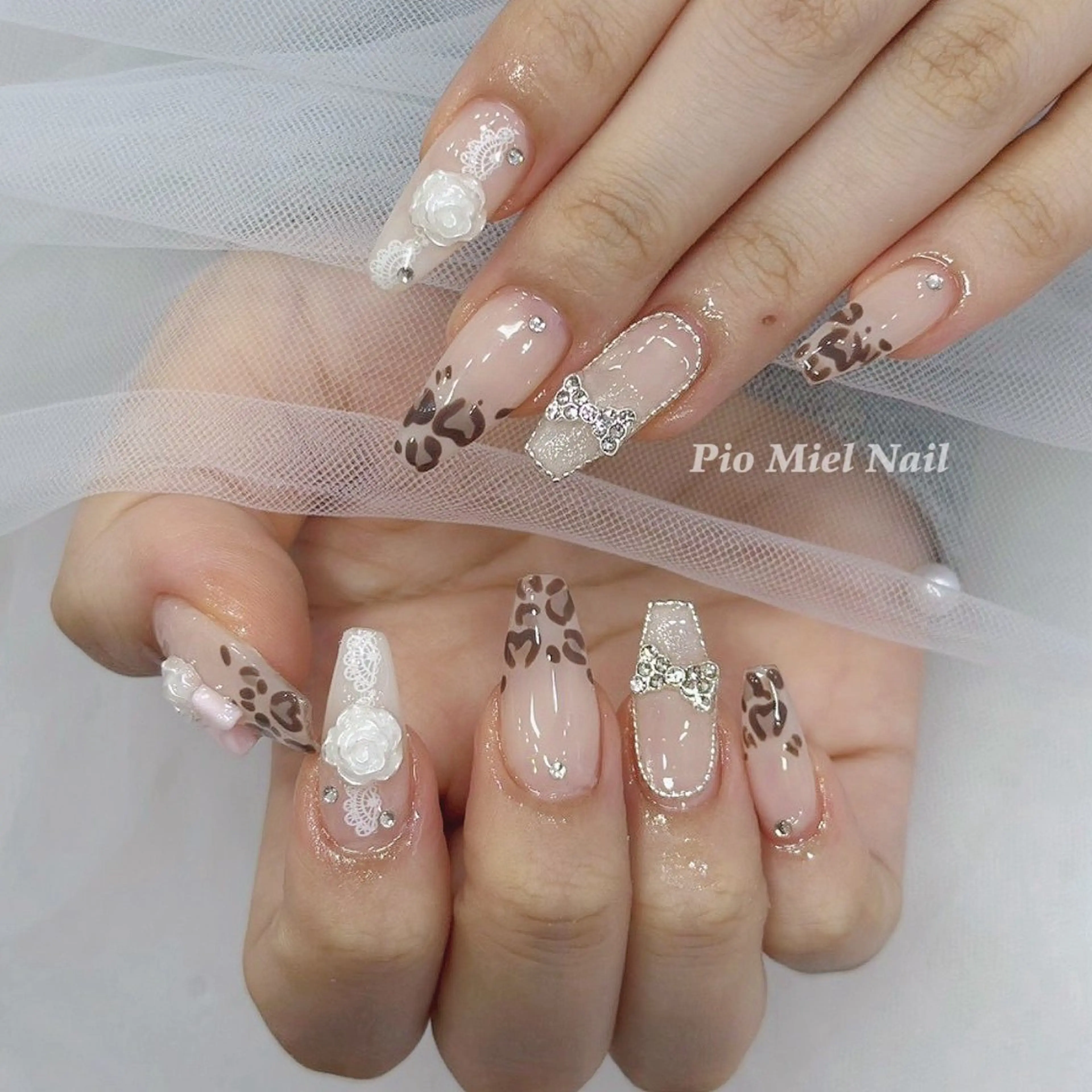 ネイル アニマル柄 フラワーネイル ガーリー レース ロングネイル ハンドネイル HANA 長さだしのネイルデザイン