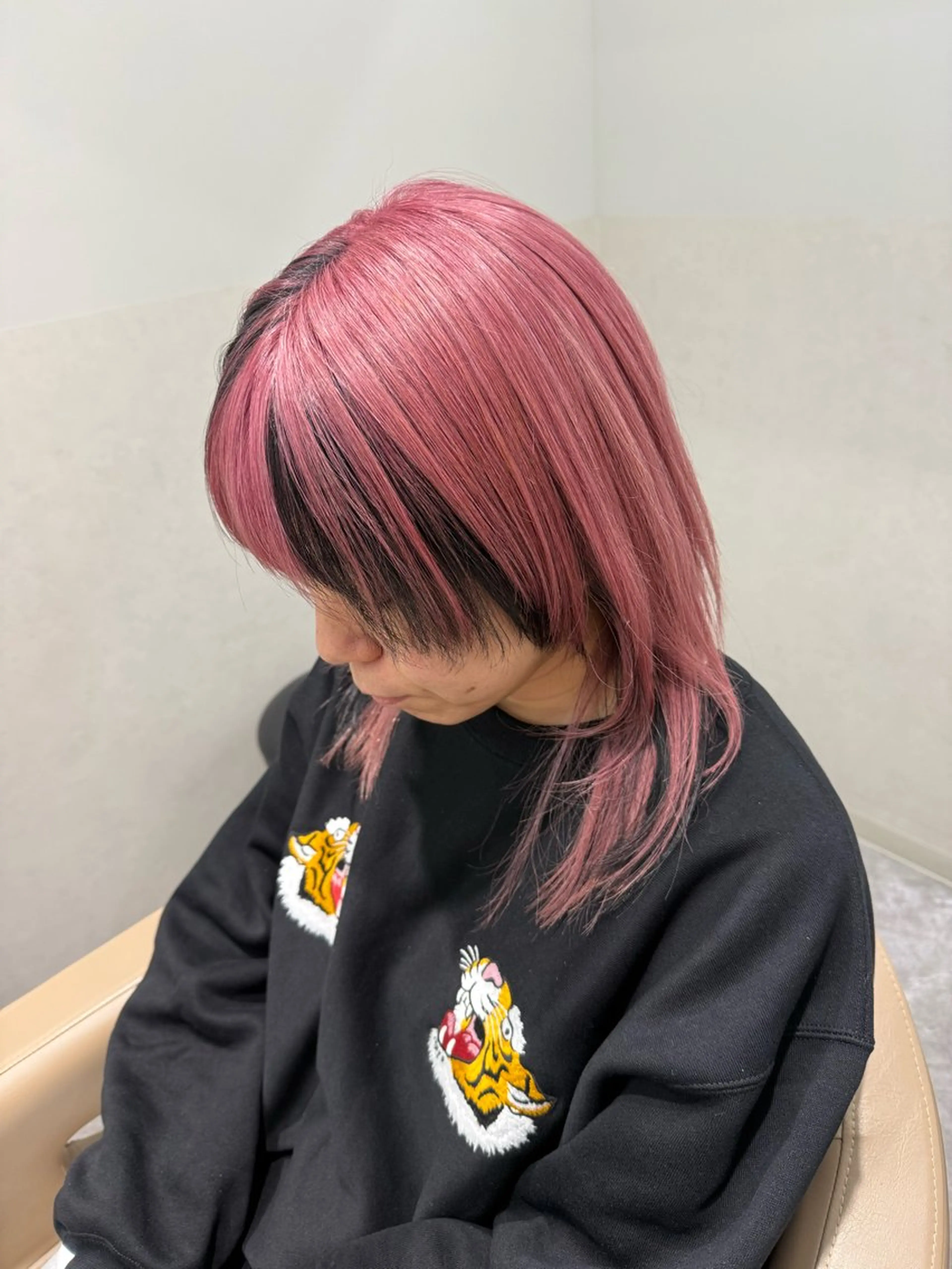 ミディアム カラー 黒髪 ピンクカラー 🍇おぐら めぐみ🍇のヘアスタイル