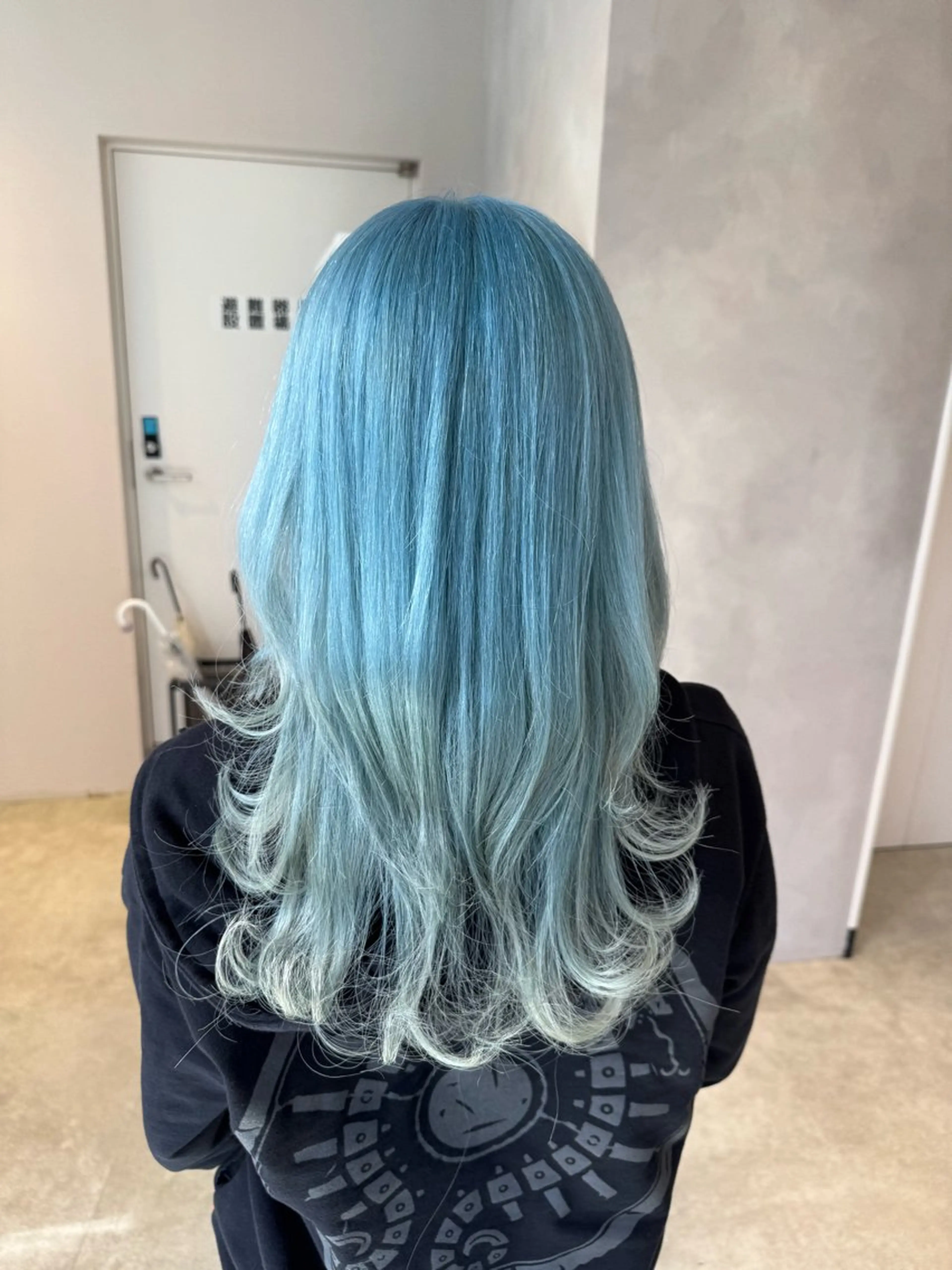 カラー ブリーチ ブルーカラー カット ヘアカラー トリートメント 透明感カラー✨艶髪 制作🌱山根あゆみのヘアスタイル