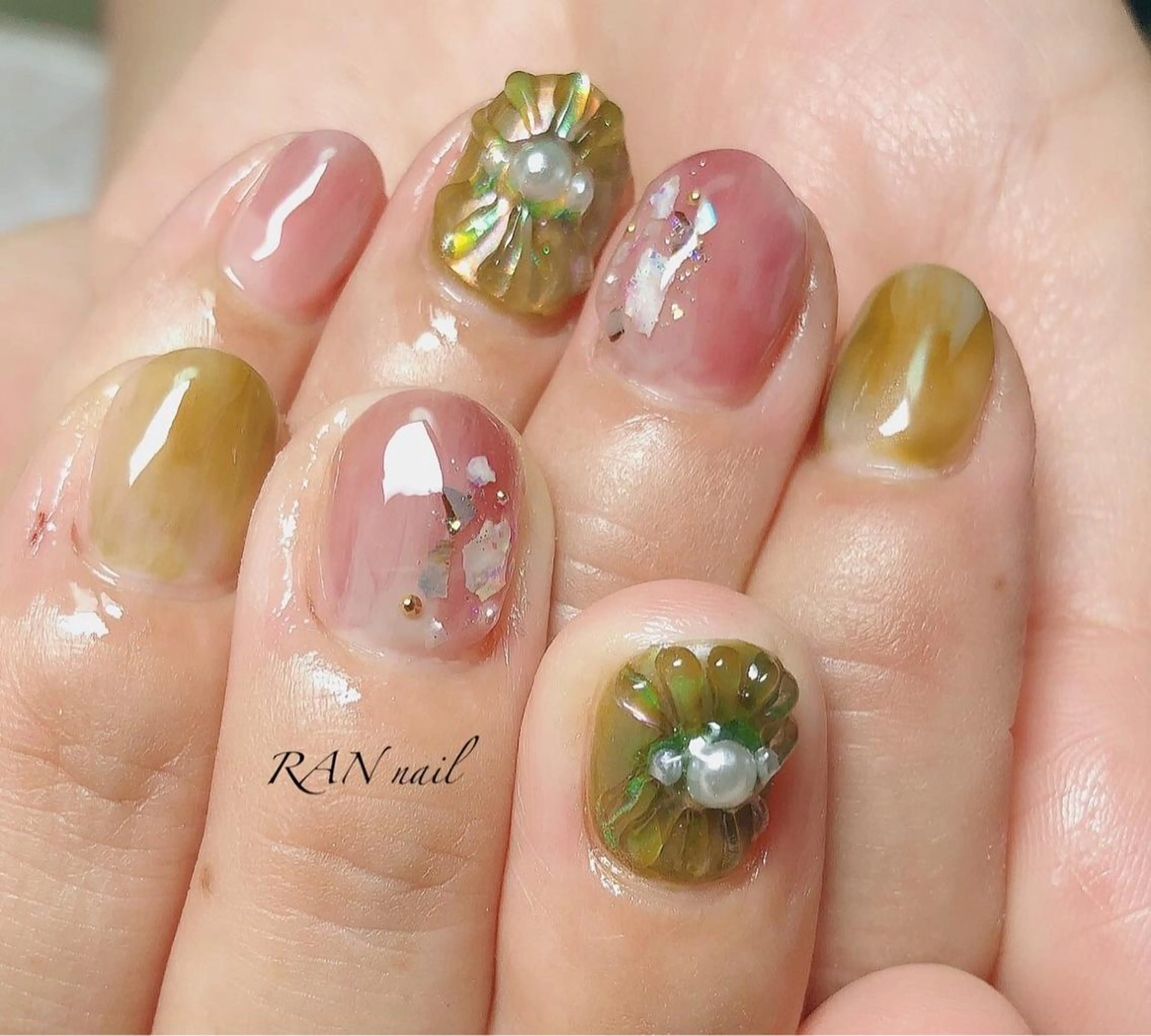 ネイル オーロラネイル キラキラネイル オフィスネイル ワンカラーネイル ぷっくりネイル RAN nail 〜ランネイル〜所属・RAN nailのネイルデザイン