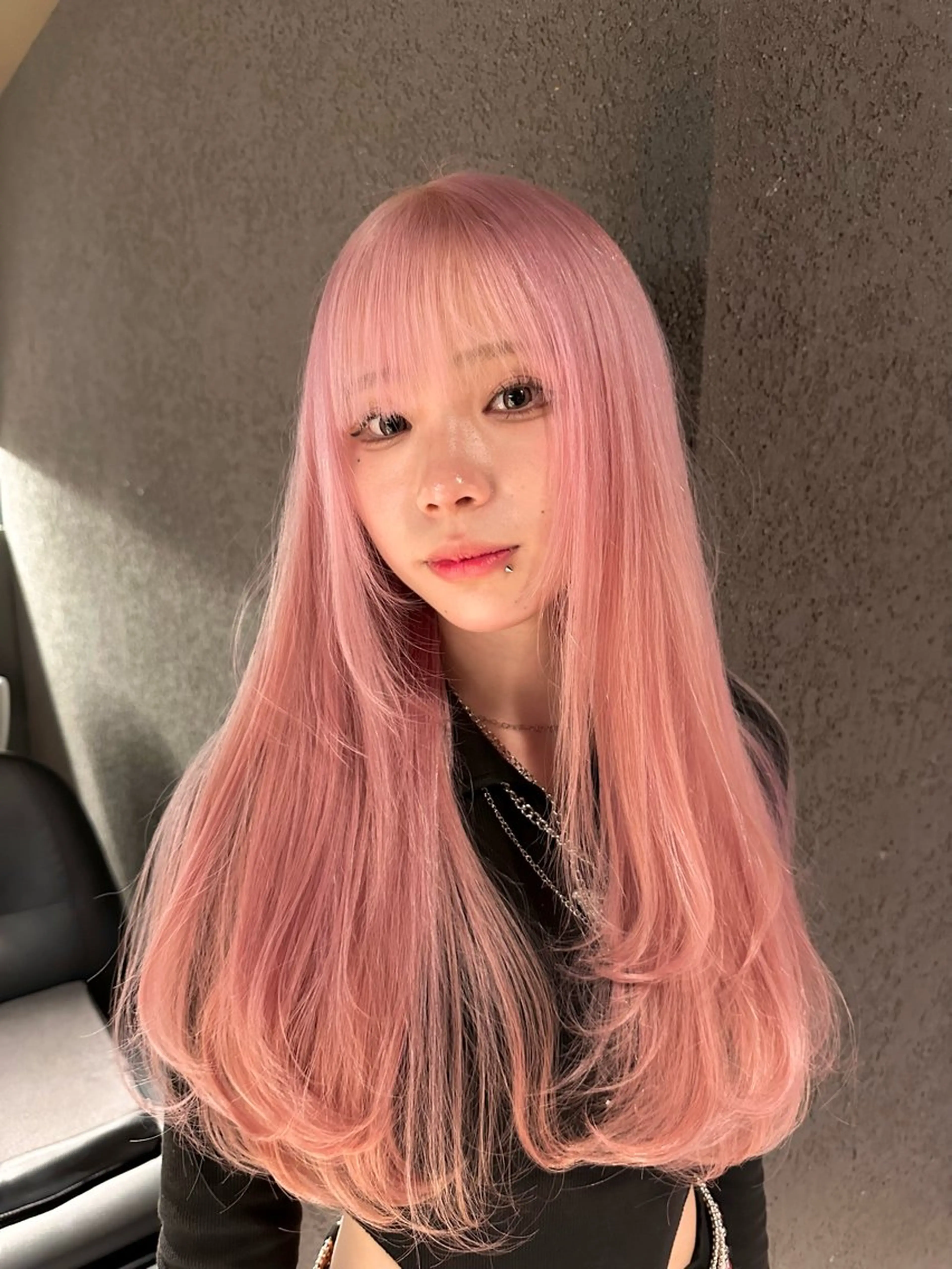 ロング カラー ブリーチ ハイトーンカラー ピンクカラー ホワイトピンク ロング ヘアカラー ハイトーン/ 縮毛矯正のヘアスタイル