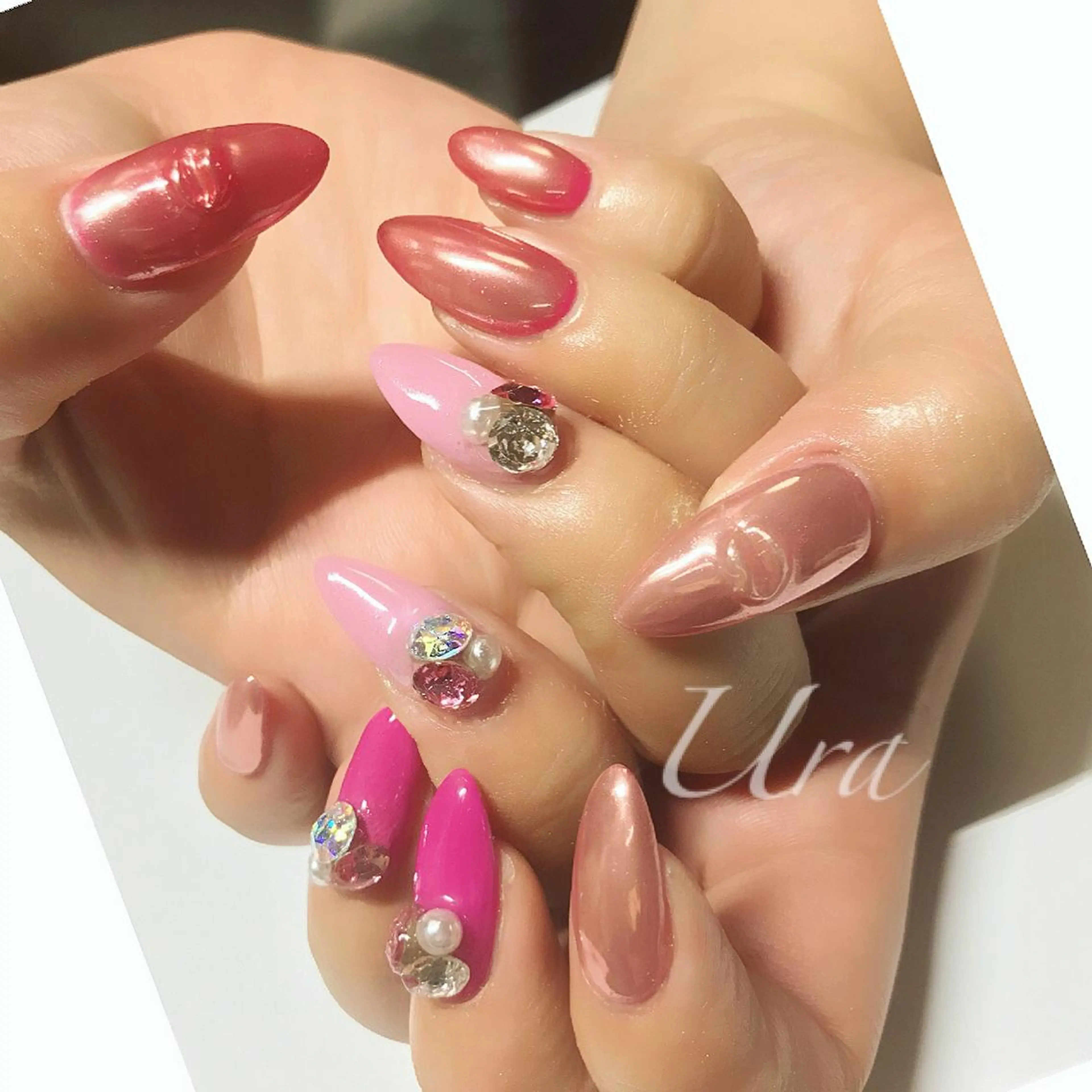 ネイル アートネイル ミラーネイル ピンク ストーンネイル UrakoNail 《nail》のネイルデザイン