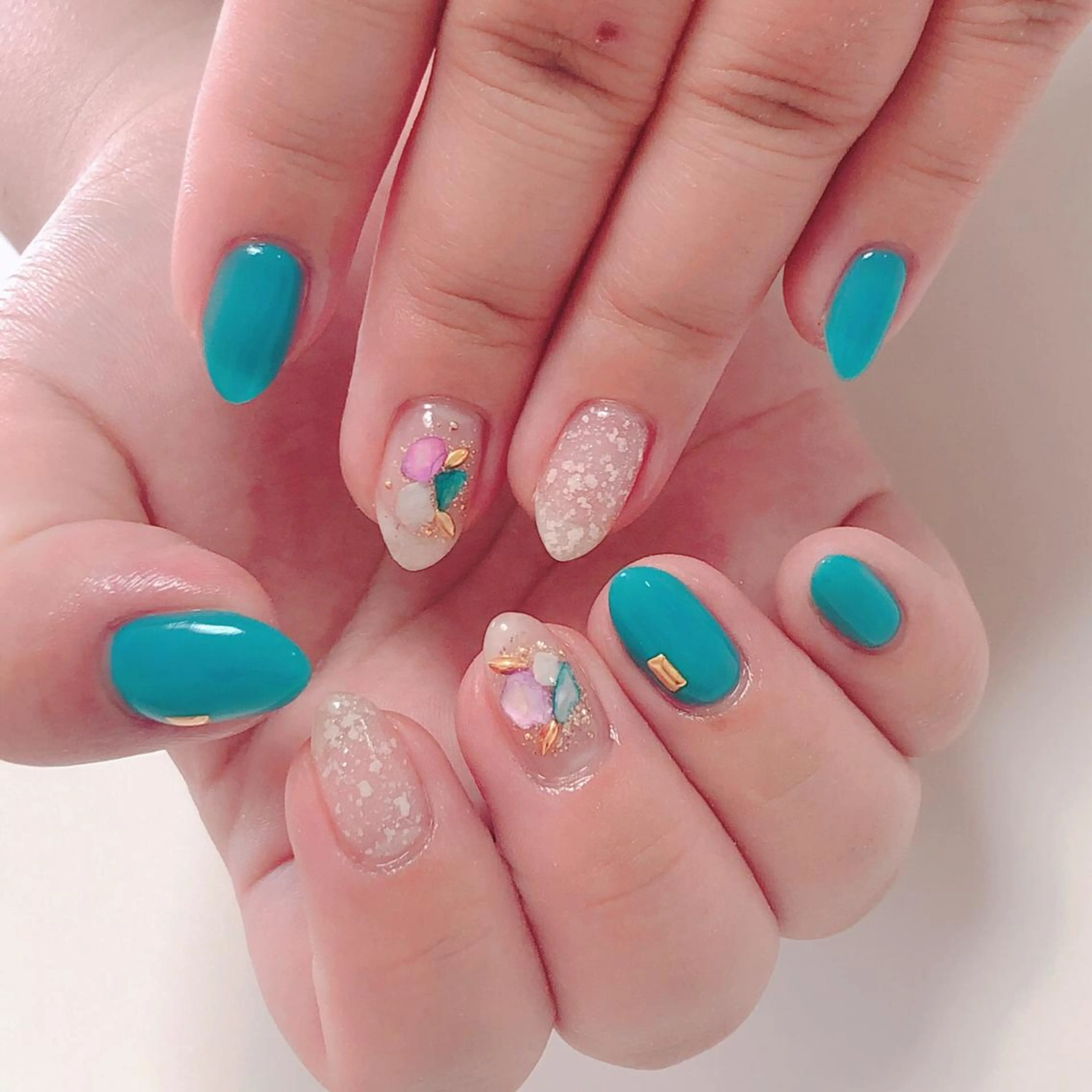 ネイル アートネイル 長さ出し フットネイル グリーン ニュアンスネイル Lily Roseスタッフ一同のマツエク・マツパデザイン