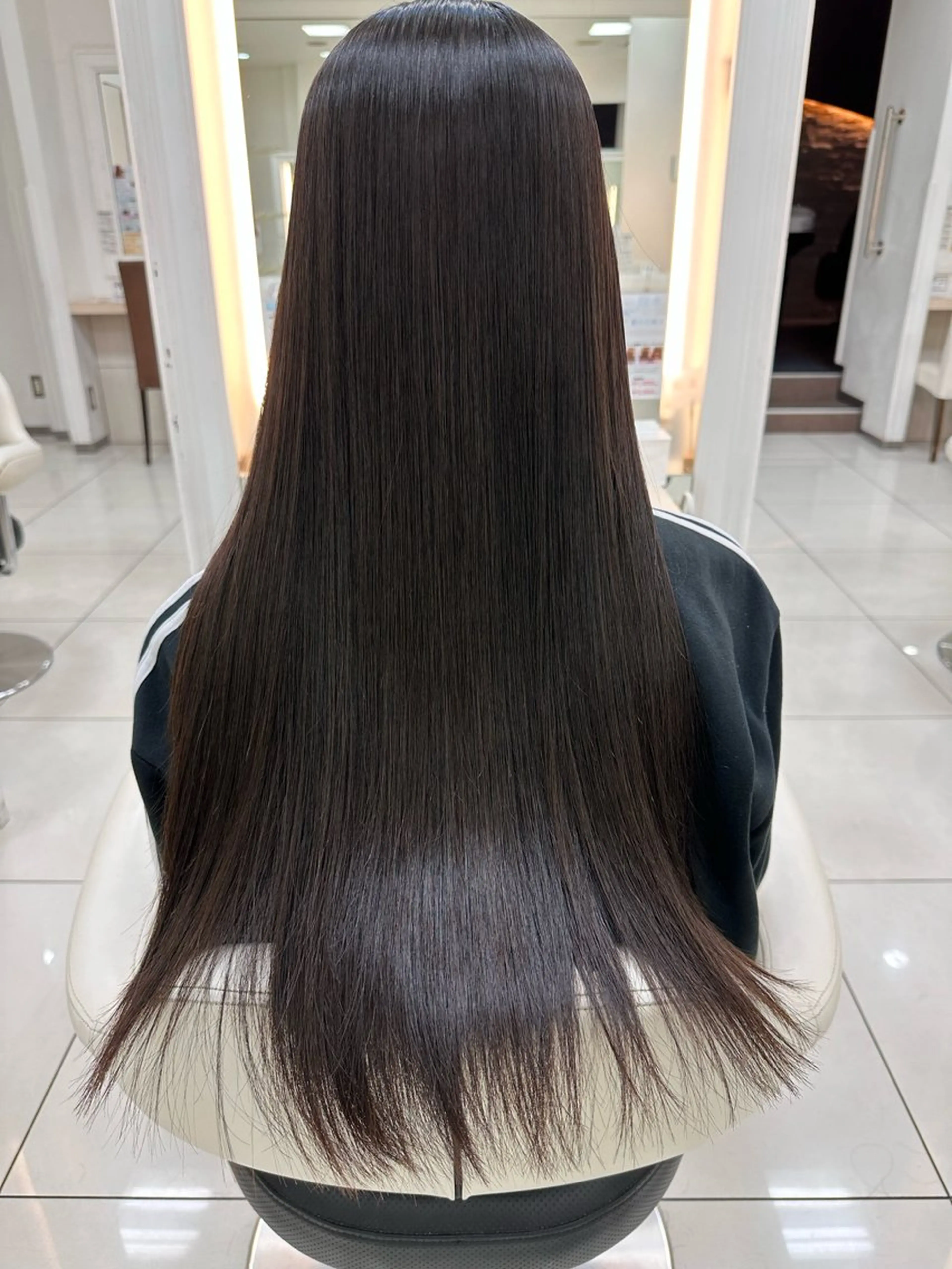 ロング カット 縮毛矯正 トリートメント 伊佐 愛のヘアスタイル