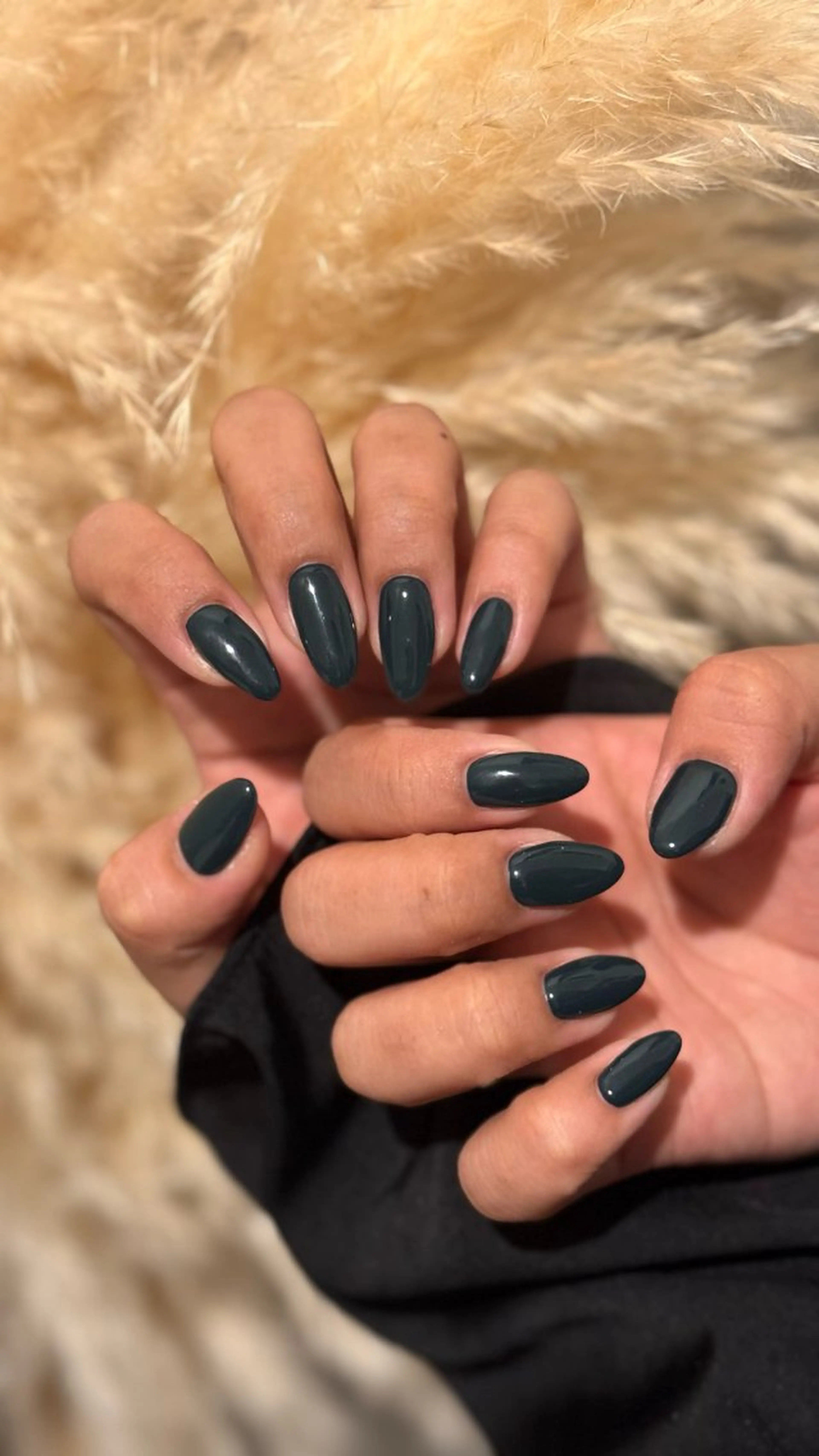 ネイル グリーン ワンカラーネイル Elle.所属・Elle. HINATAのネイルデザイン