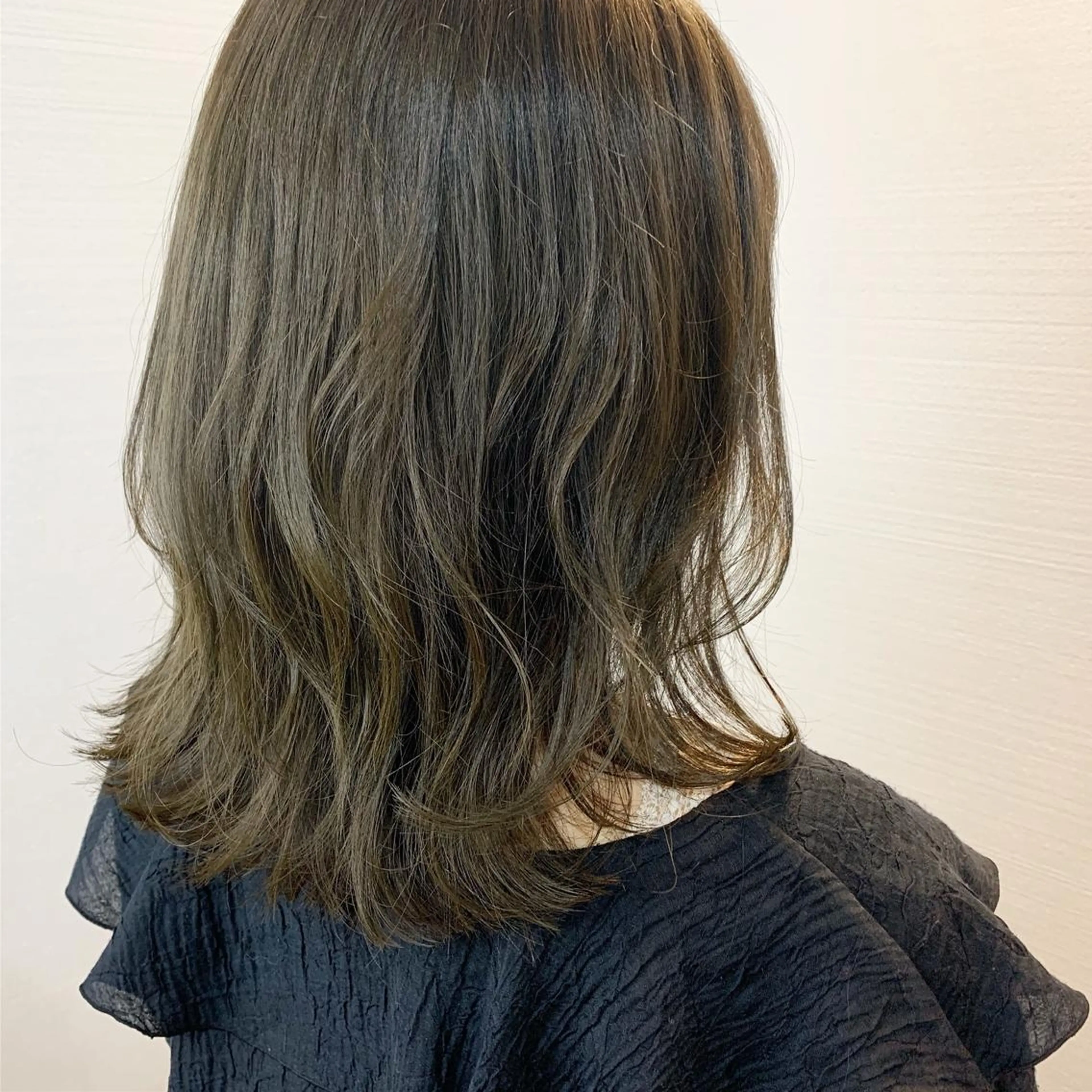ミディアム カラー レイヤーカット カット ヘアカラー トリートメント 【Uneユヌ】菊地 春那のヘアスタイル