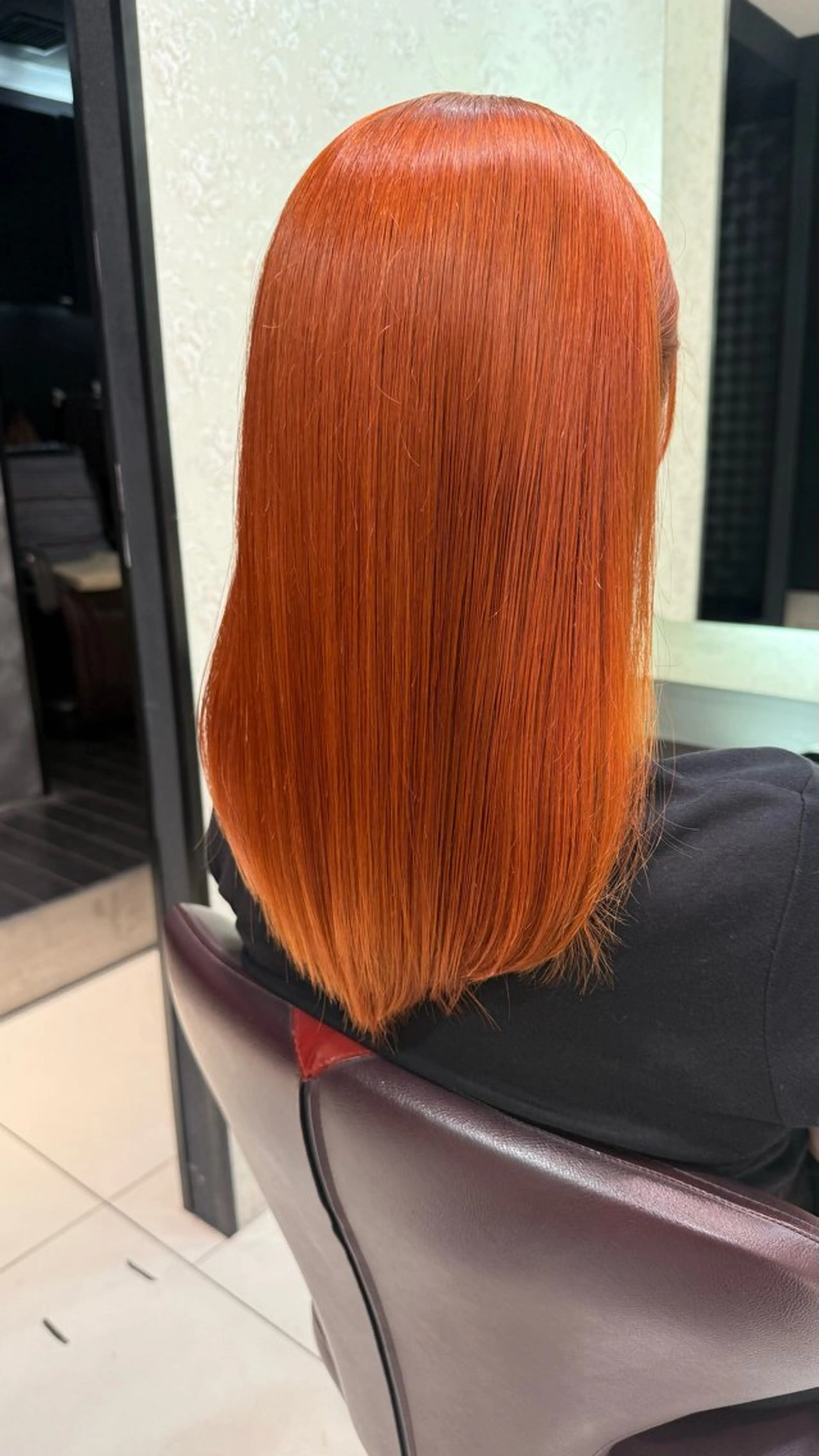 セミロング カラー オレンジ 🎨 SHIORI🥀のヘアスタイル