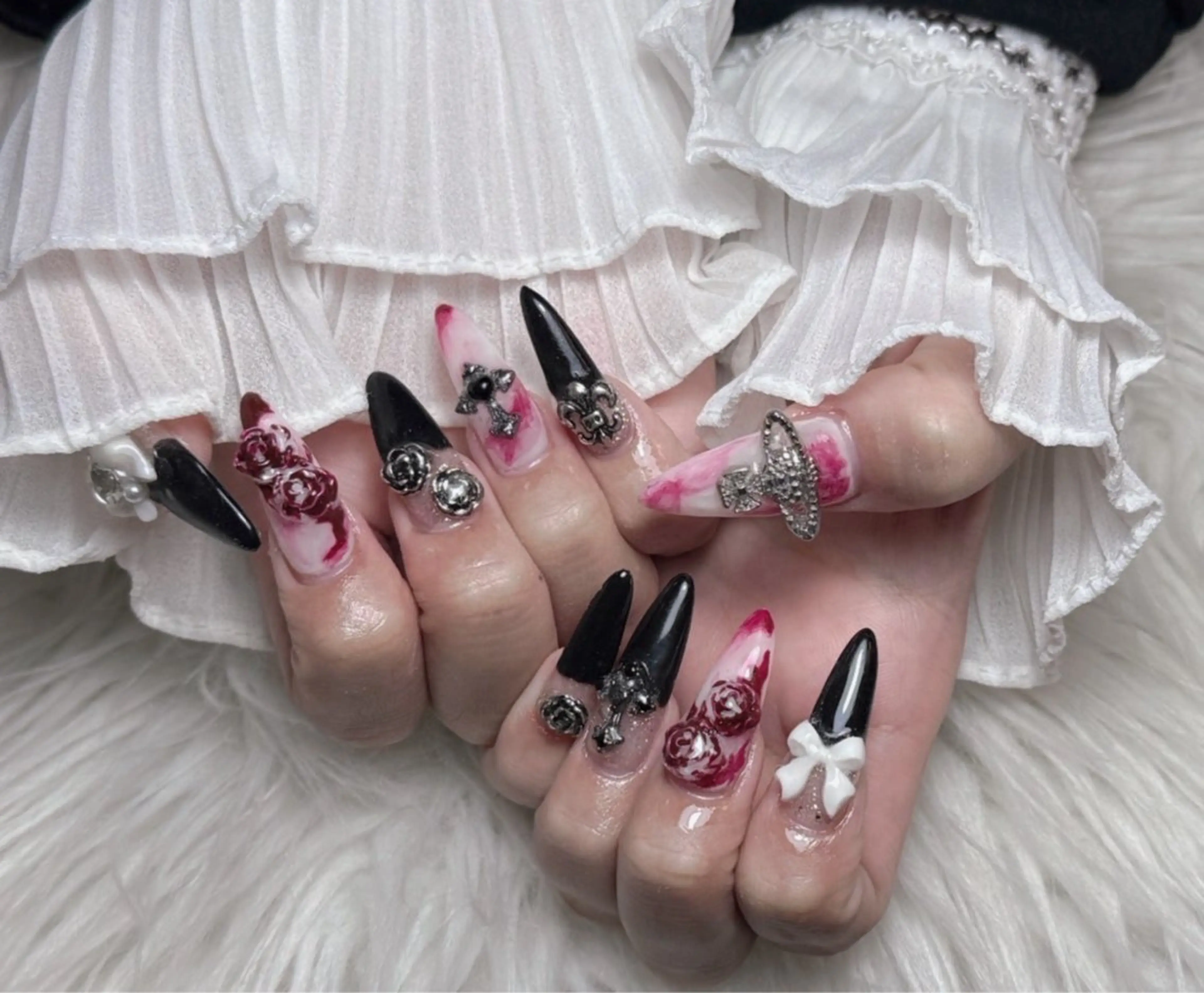 ネイル チークネイル 長さ出し フラワーネイル フレンチネイル ガーリー ハンドネイル NEW NAIL所属・NEW NAIL 池袋のネイルデザイン