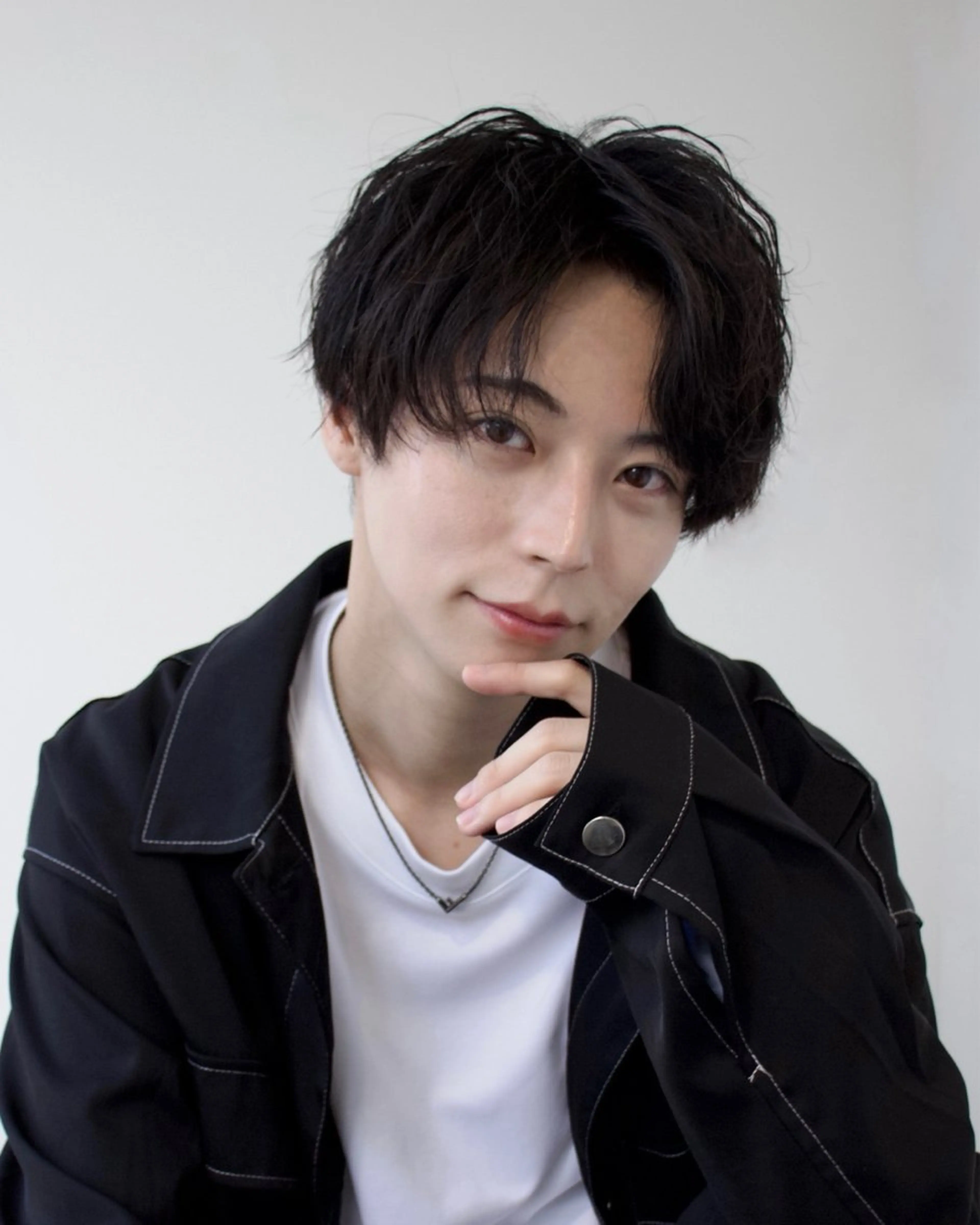 メンズ センターパート マッシュウルフ マッシュ メンズパーマ メンズツイストパーマ カット ラウンドマッシュ/ フェザーショート大阪のヘアスタイル