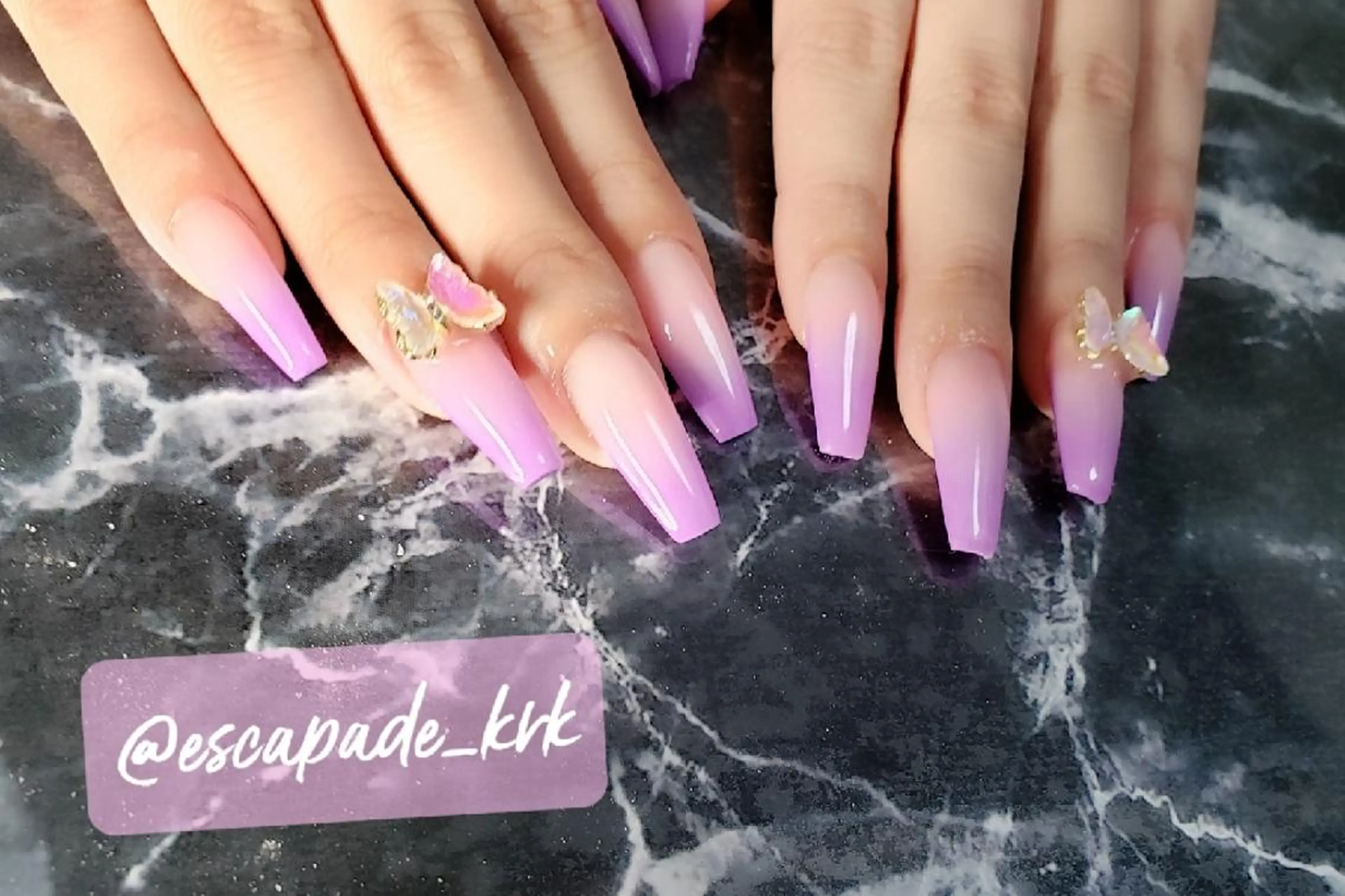 ネイル セミロング ハンドネイル クロキ 。のネイルデザイン