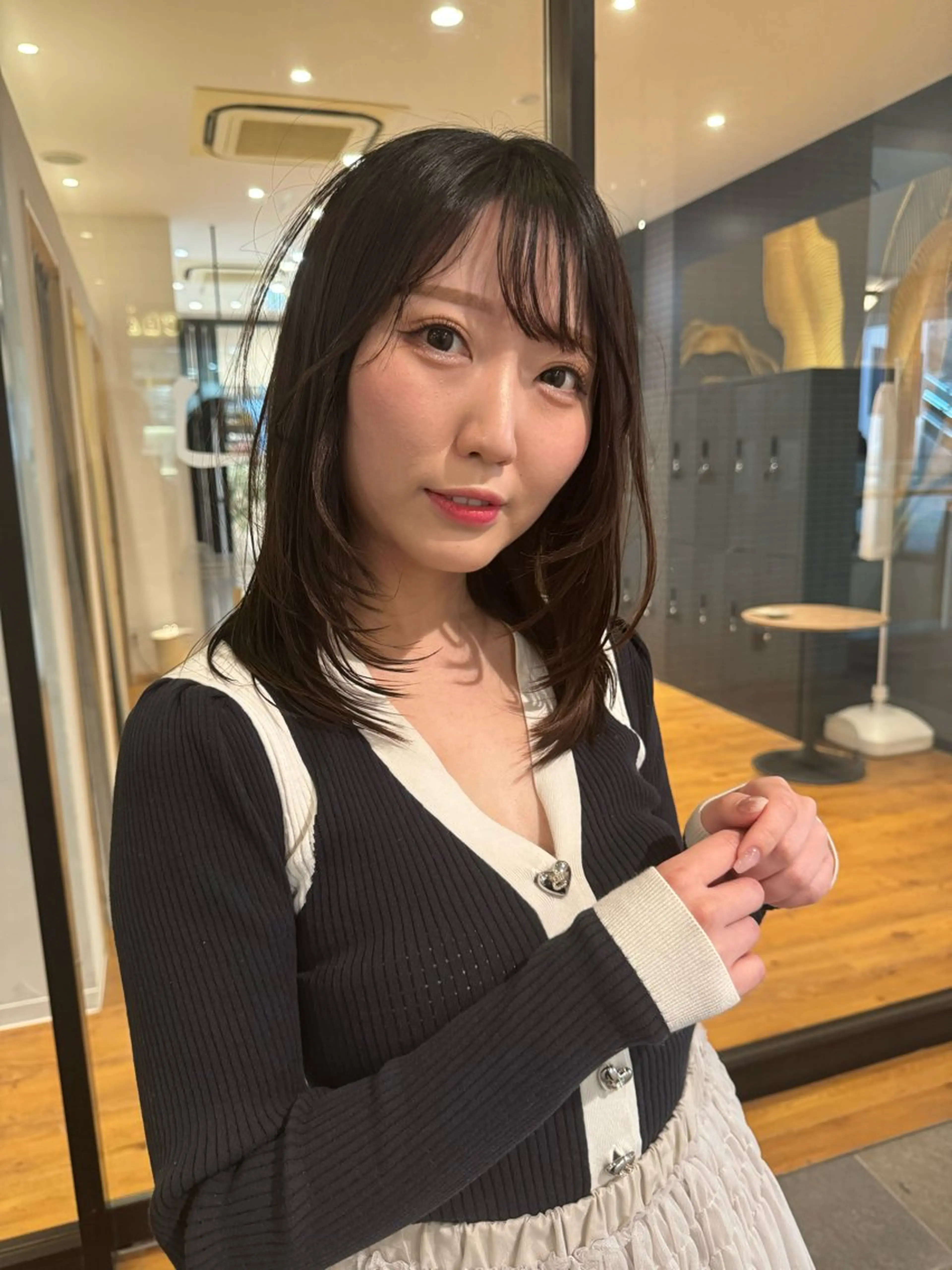 ミディアム レイヤーカット リルウヘアー 天王寺のヘアスタイル