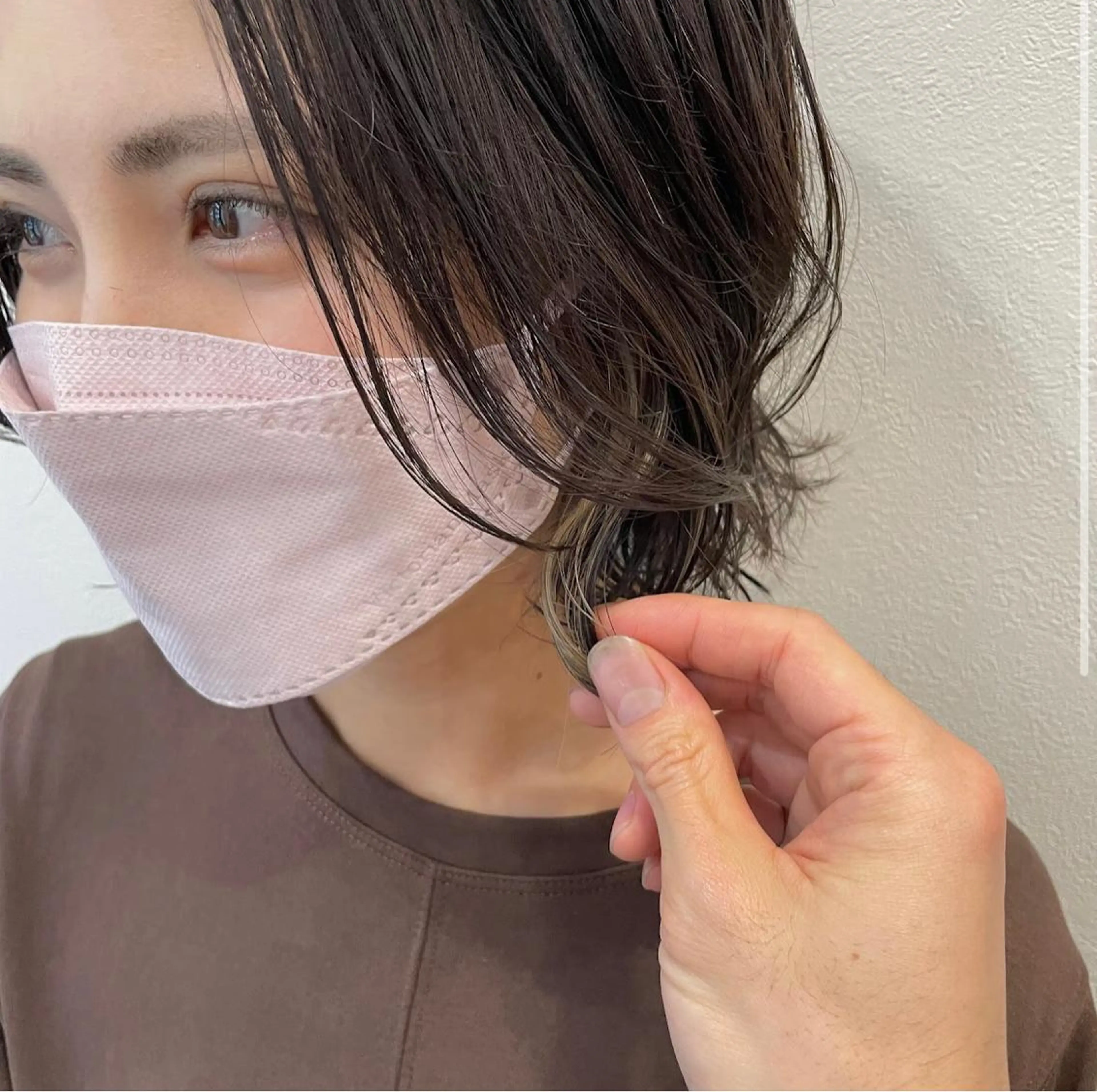 イヤリングカラー（ブリーチ）×フルカラー×トリートメントの写真