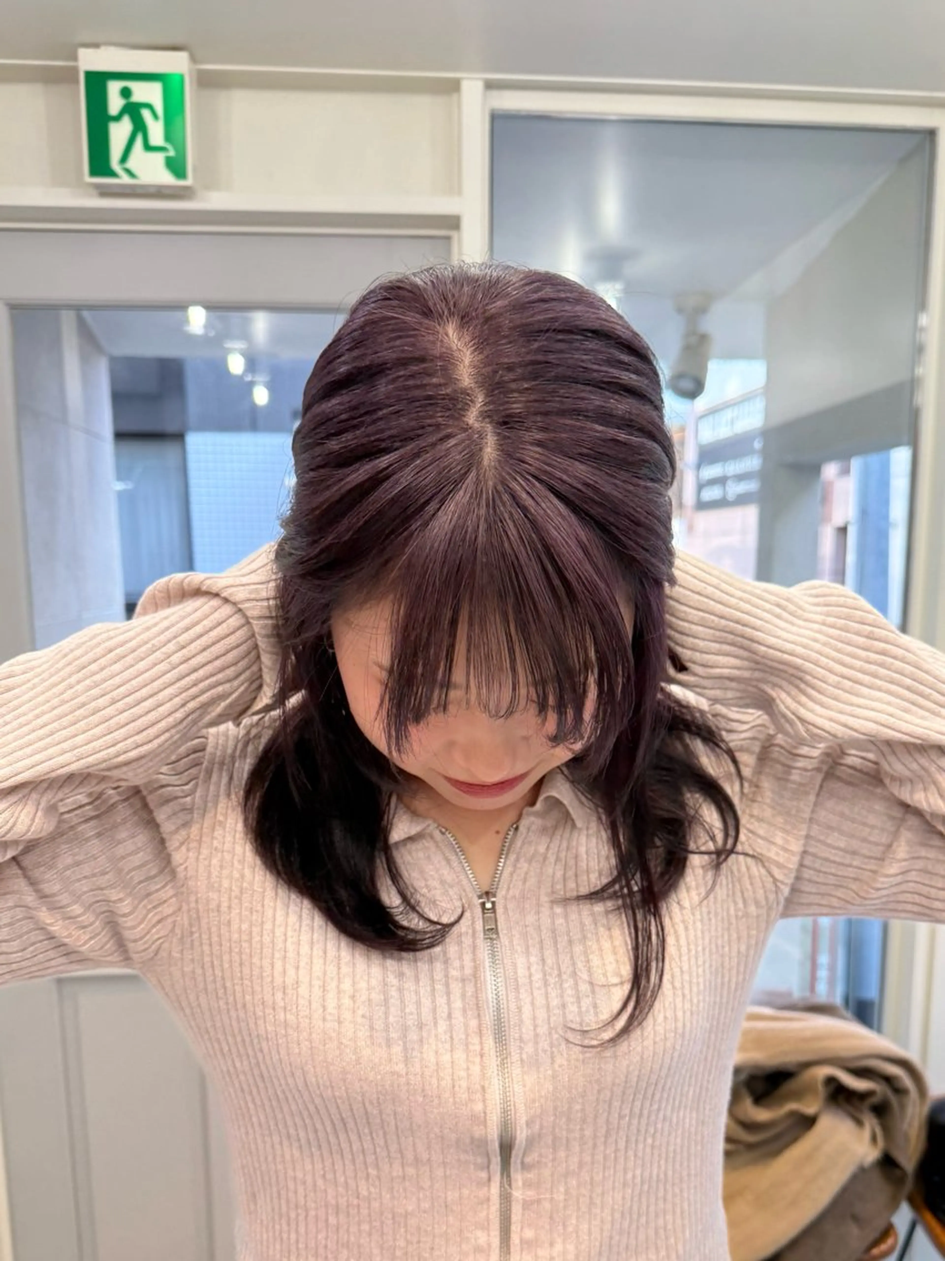 ロング カラー ミルクティー× グレージュMOMOのヘアスタイル