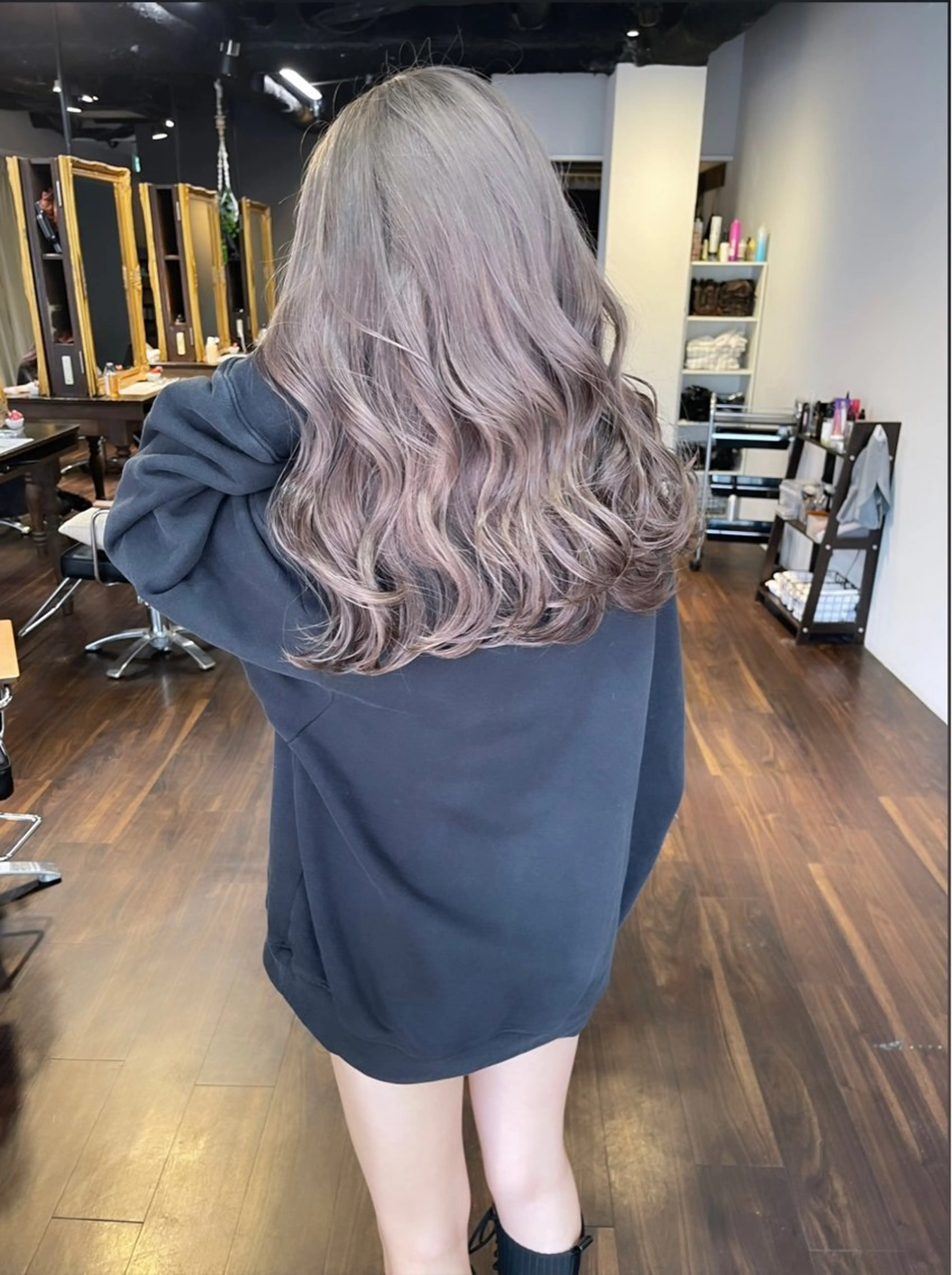 セミロング カラー ヘアアレンジ ベージュカラー ブリーチ イヤリングカラー ハイトーンカラー ミルクティーベージュ ヘアカラー トリートメント 髪質改善/レイヤー ダブルカラー塚本耀のヘアスタイル