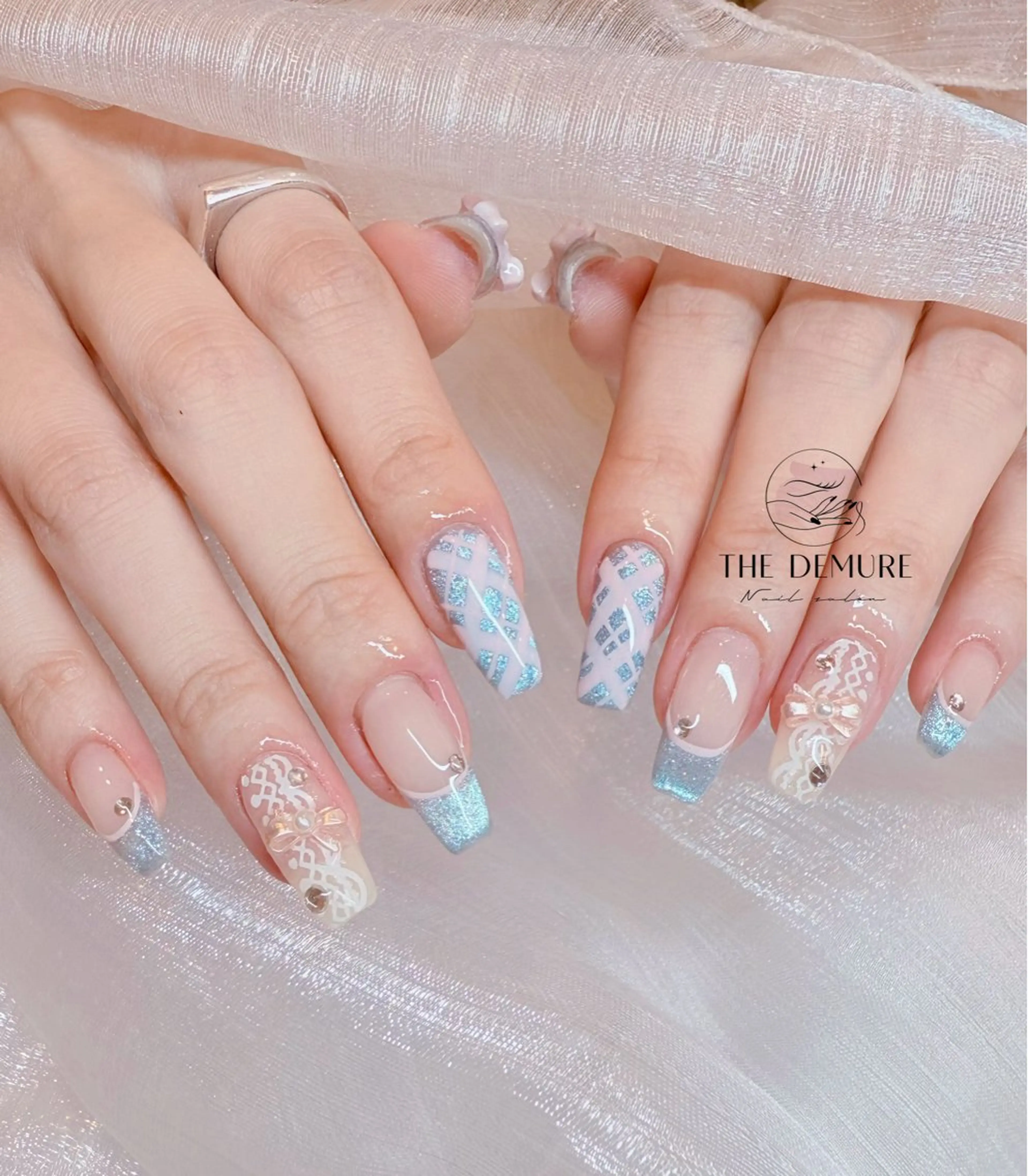 ネイル アートネイル 韓国ネイル マグネットネイル オフィスネイル スカルプネイル ハンドネイル ハンドケア Demure Momoのネイルデザイン