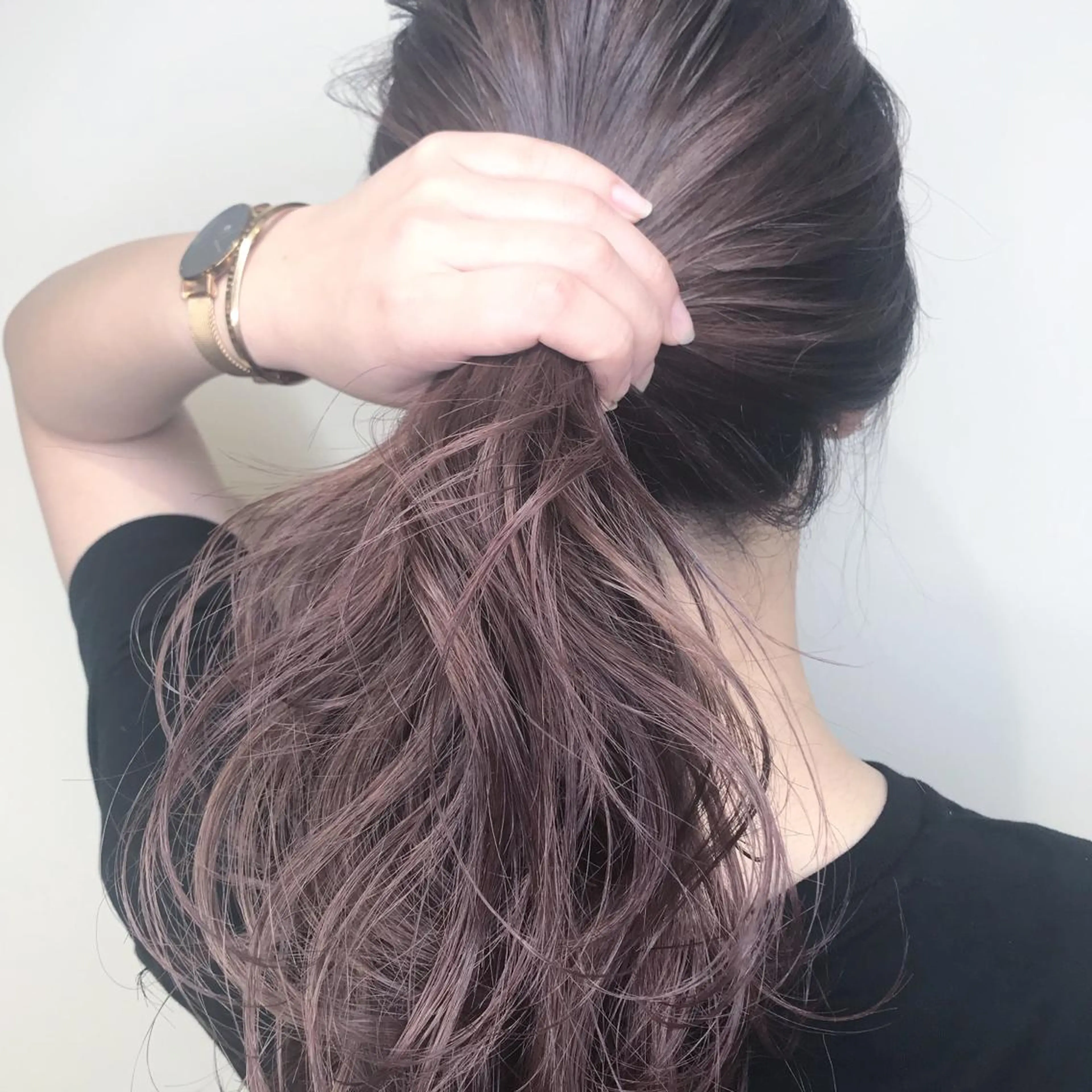 ミディアム カラー アッシュ アッシュグレー アッシュグレージュ バレイヤージュ ブリーチ AMI Hair  supply所属・髪質改善カラー 韓国風レイヤーのヘアスタイル