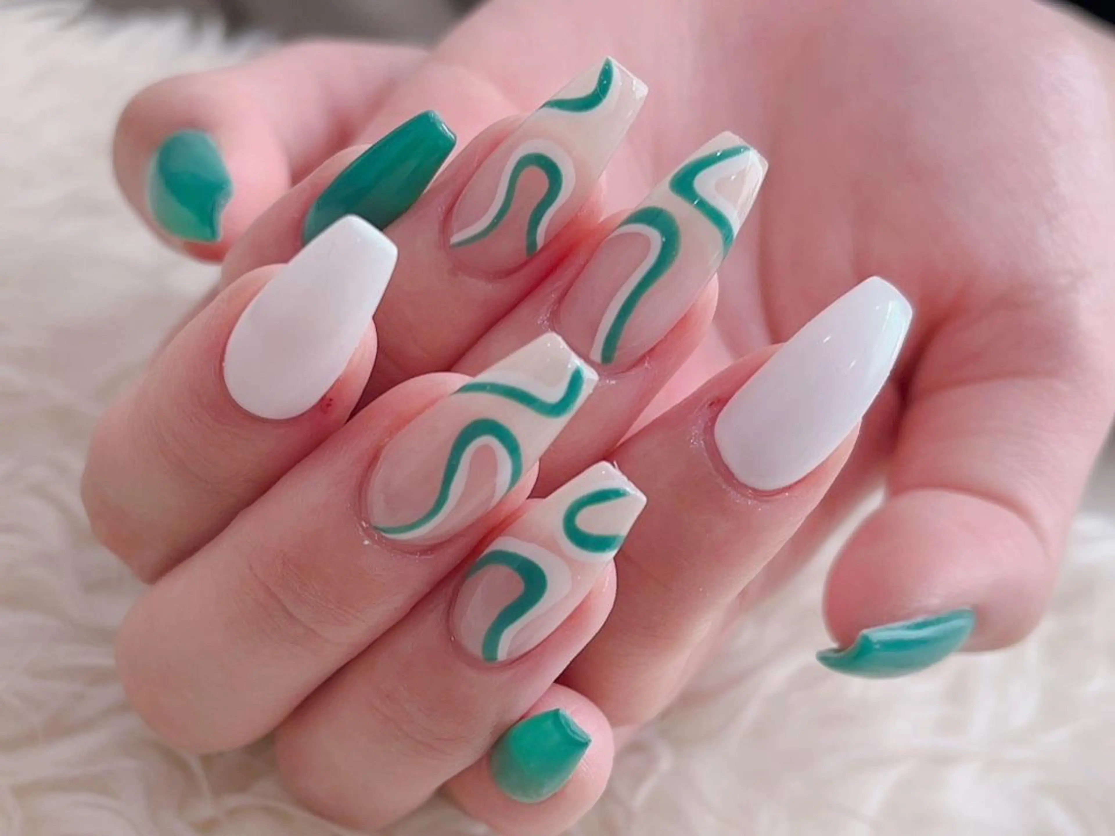 ネイル マツエク・マツパ アイブロウ 韓国風マツエク パリジェンヌラッシュリフト まつげパーマ ワンホンマツエク 長さ出し ハンドネイル Nail&eye Belire 新宿のネイルデザイン