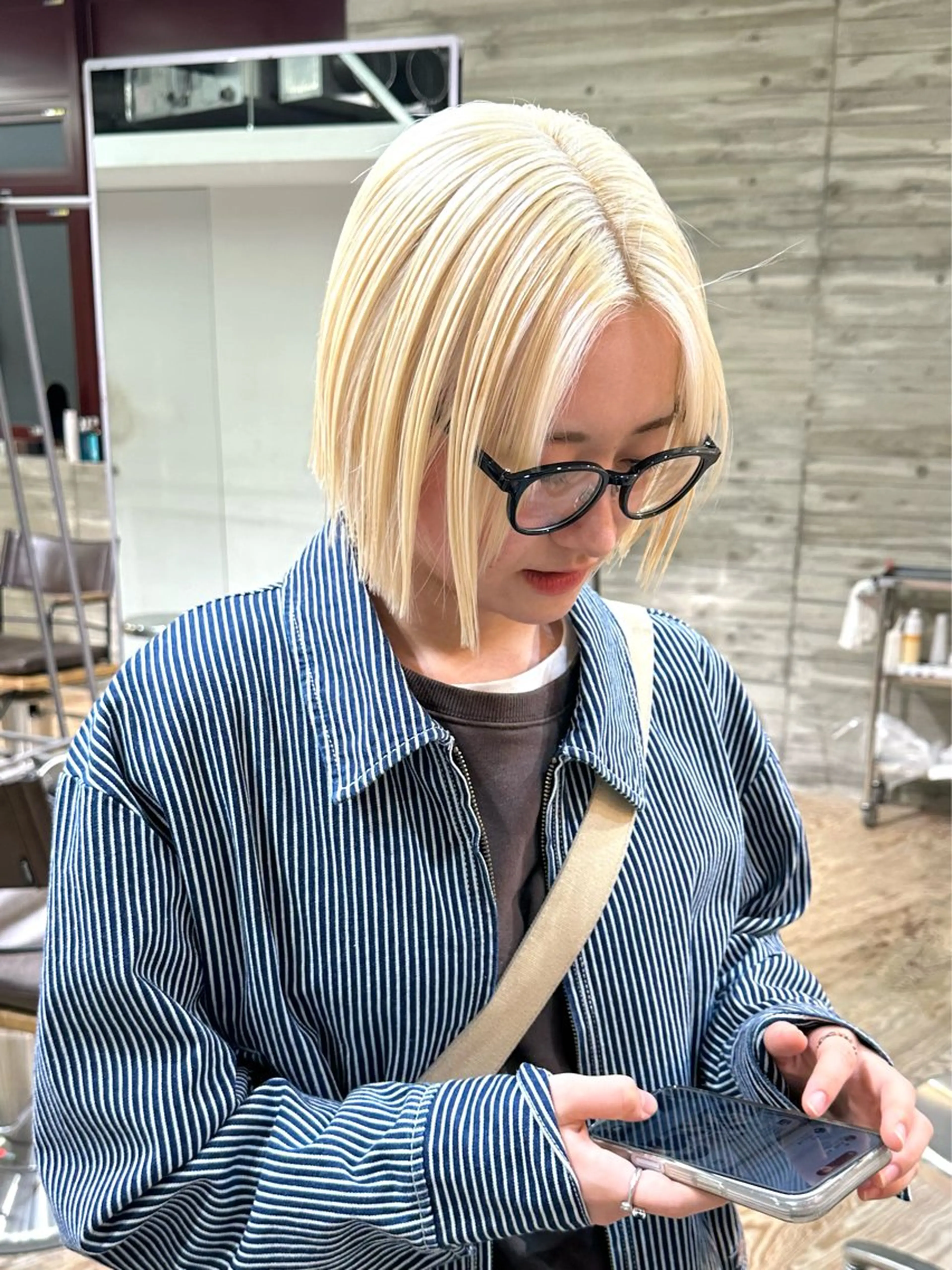 ショート ヘアカラー トリートメント 抜きっぱなしブロンド ササキカズマのヘアスタイル