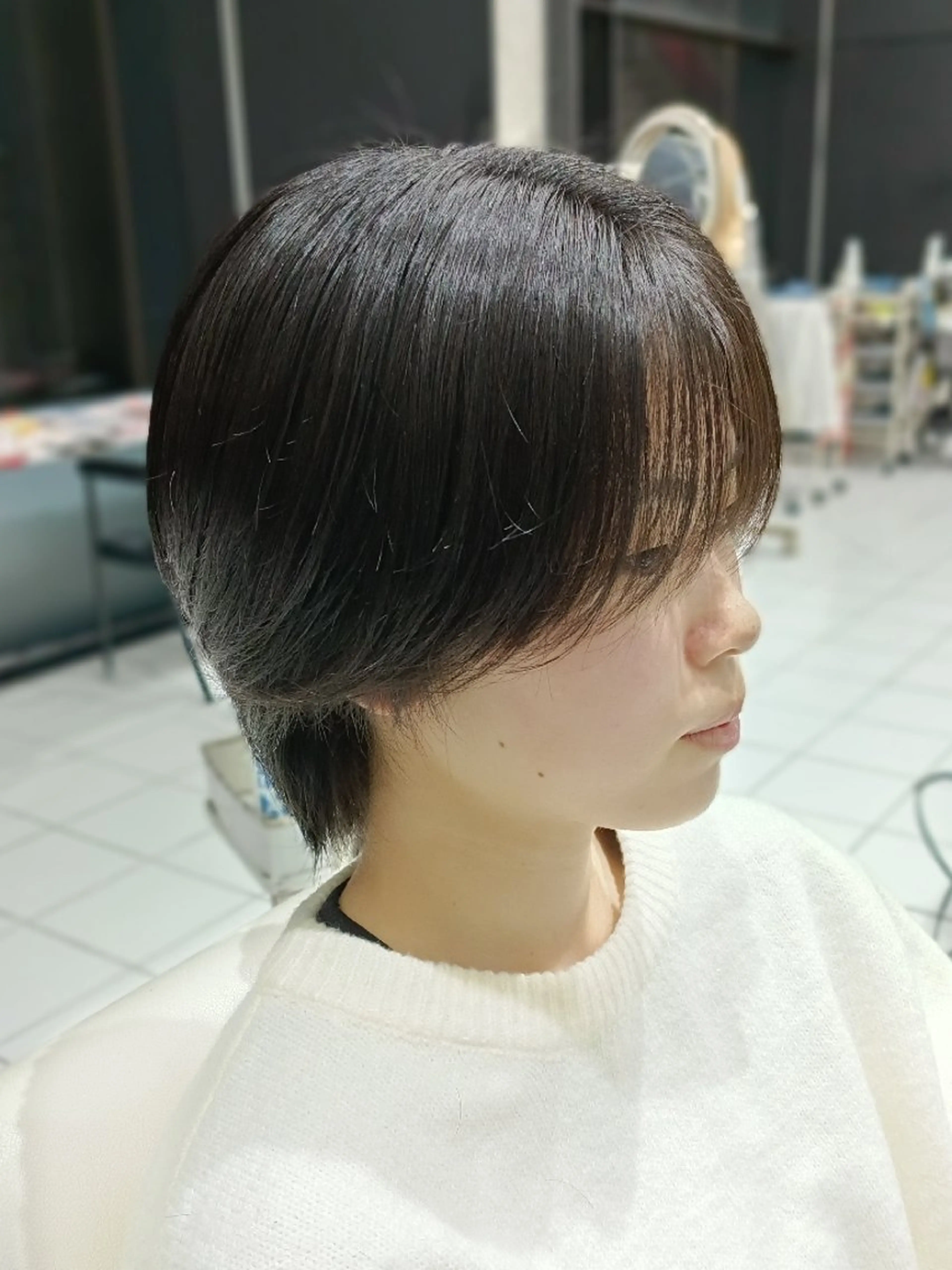 ショート ウルフカット 伊藤 茉莉杏のヘアスタイル