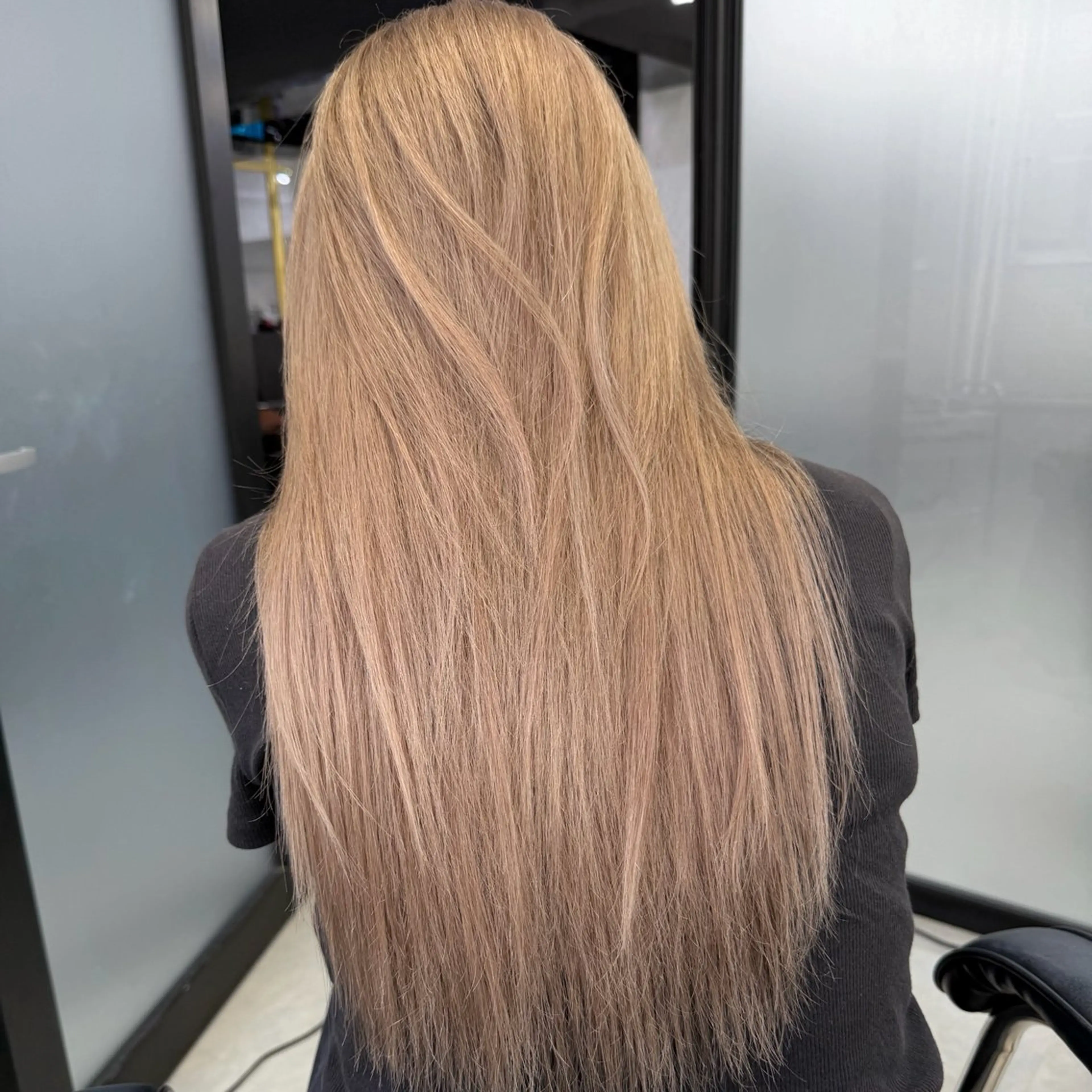 ロング カラー シールエクステ ハイトーンカラー エクステ ヘアカラー トリートメント シールエクステ特化 ハイトーン、NANAのヘアスタイル