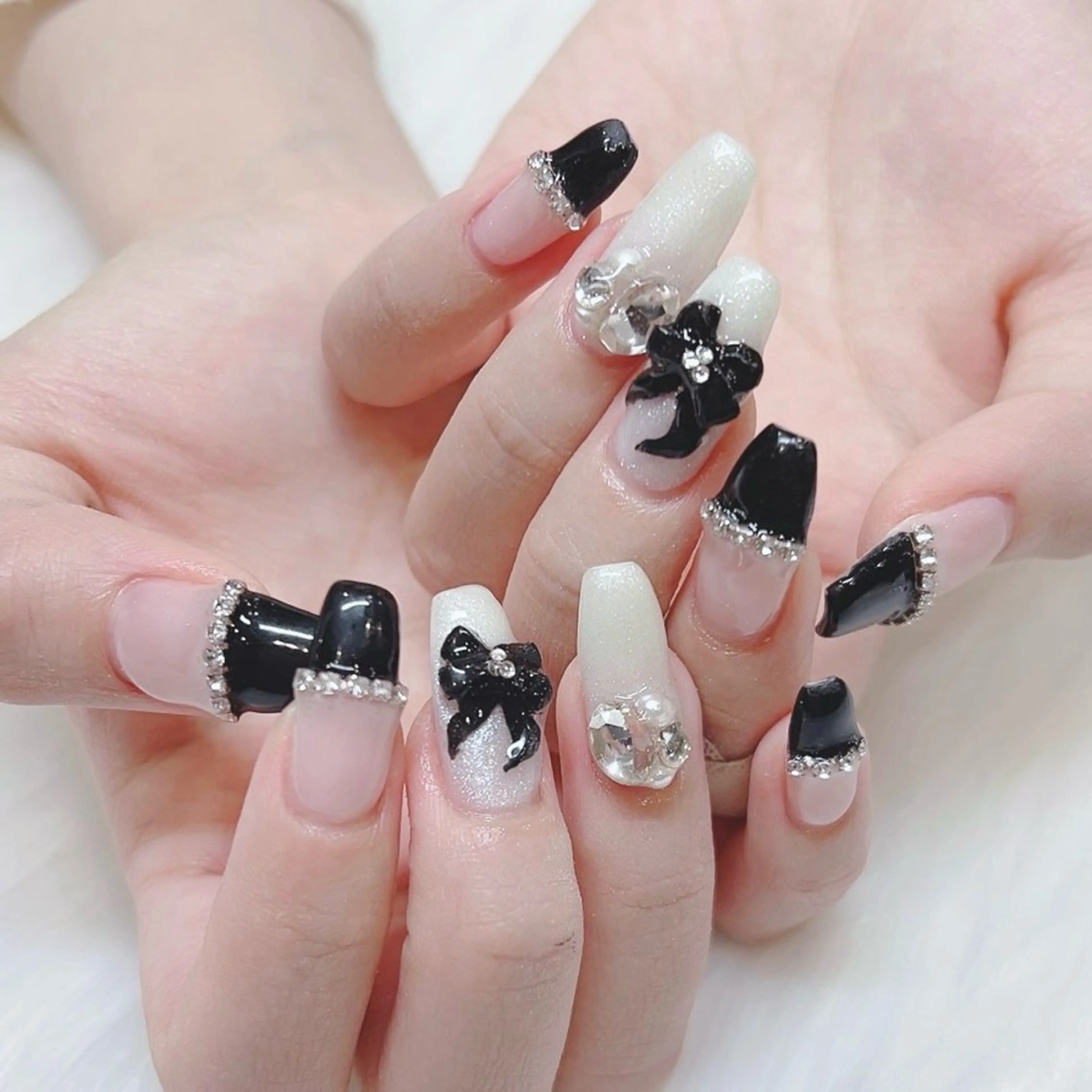 ネイル フレンチネイル 韓国ネイル リボン ホワイト ハンドネイル Nail lieNのネイルデザイン