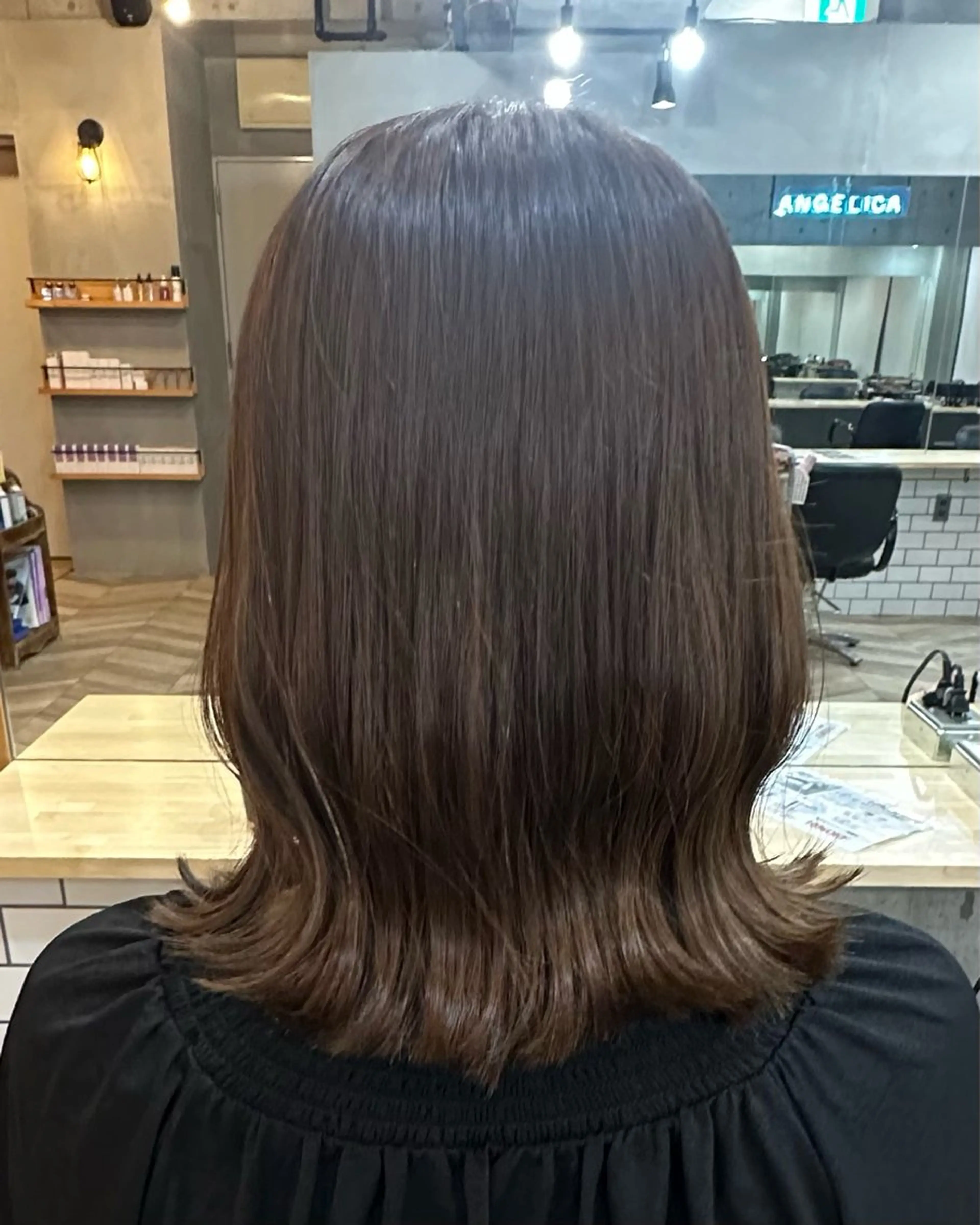 セミロング カラー Angelica 内海  遥奈のヘアスタイル