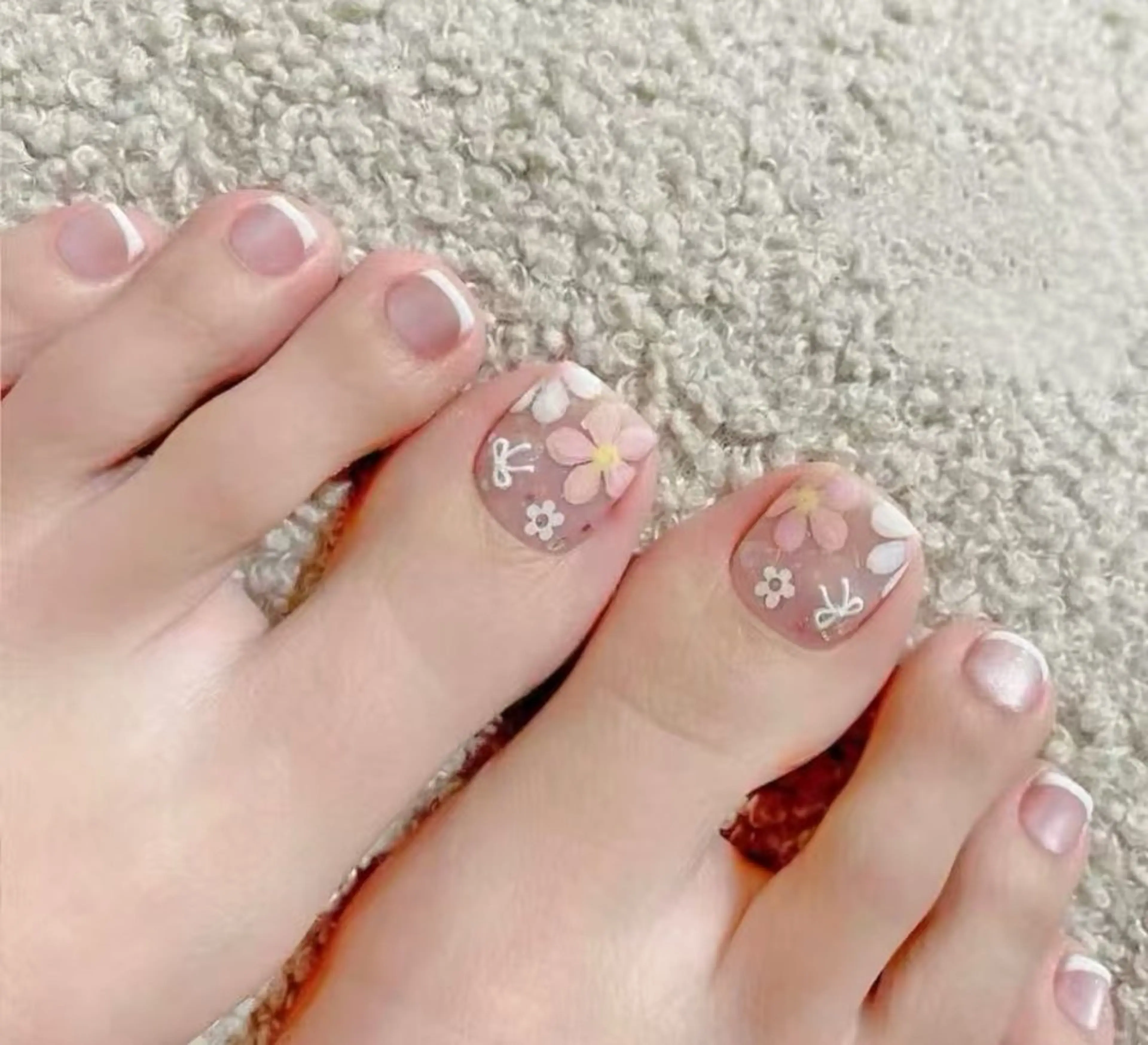 ネイル オーロラネイル フラワーネイル フットネイル フレンチネイル ジェルネイル フットネイル BabyYouMi nailのネイルデザイン