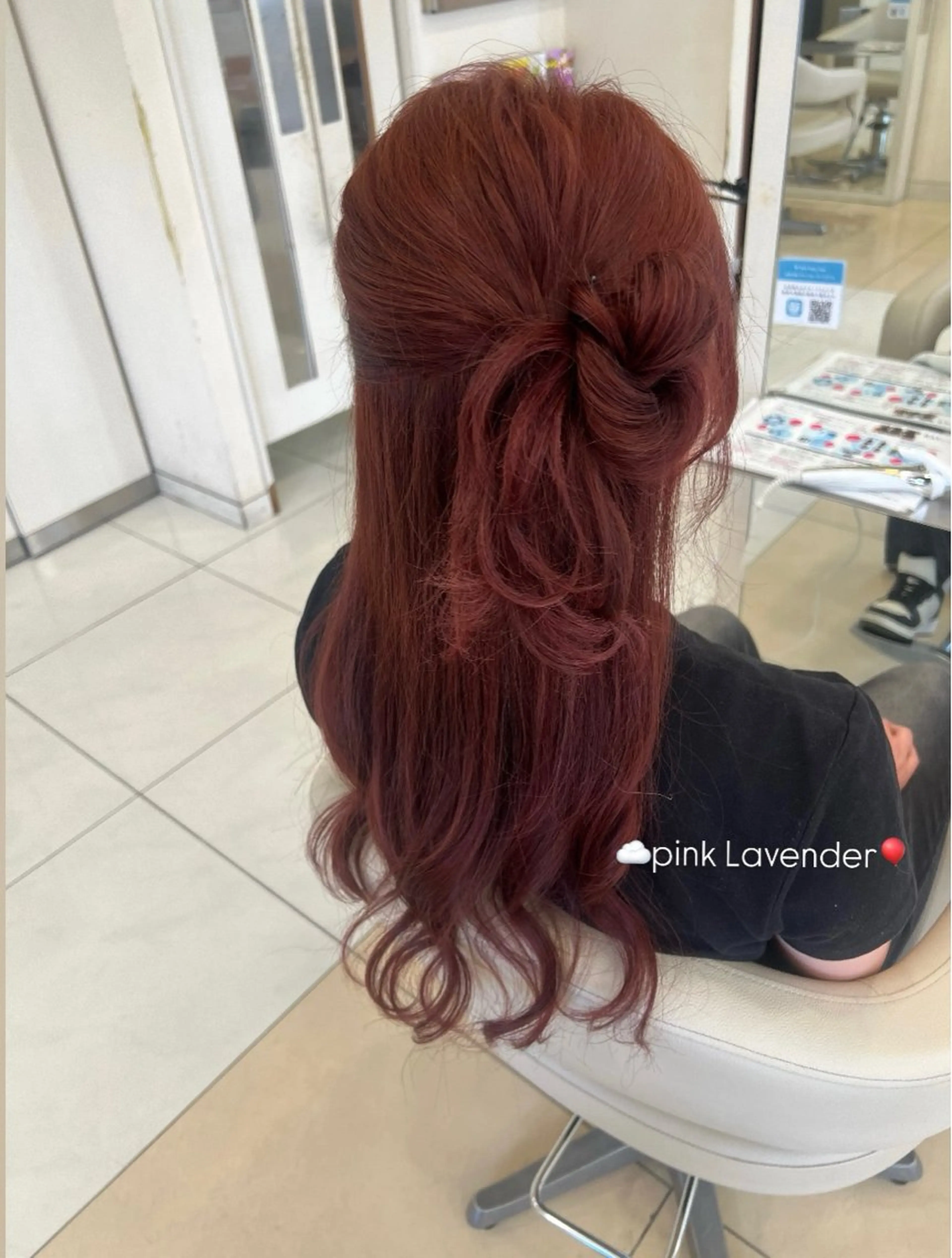 ロング カラー ブリーチ ヘアカラー 友田 未来のヘアスタイル