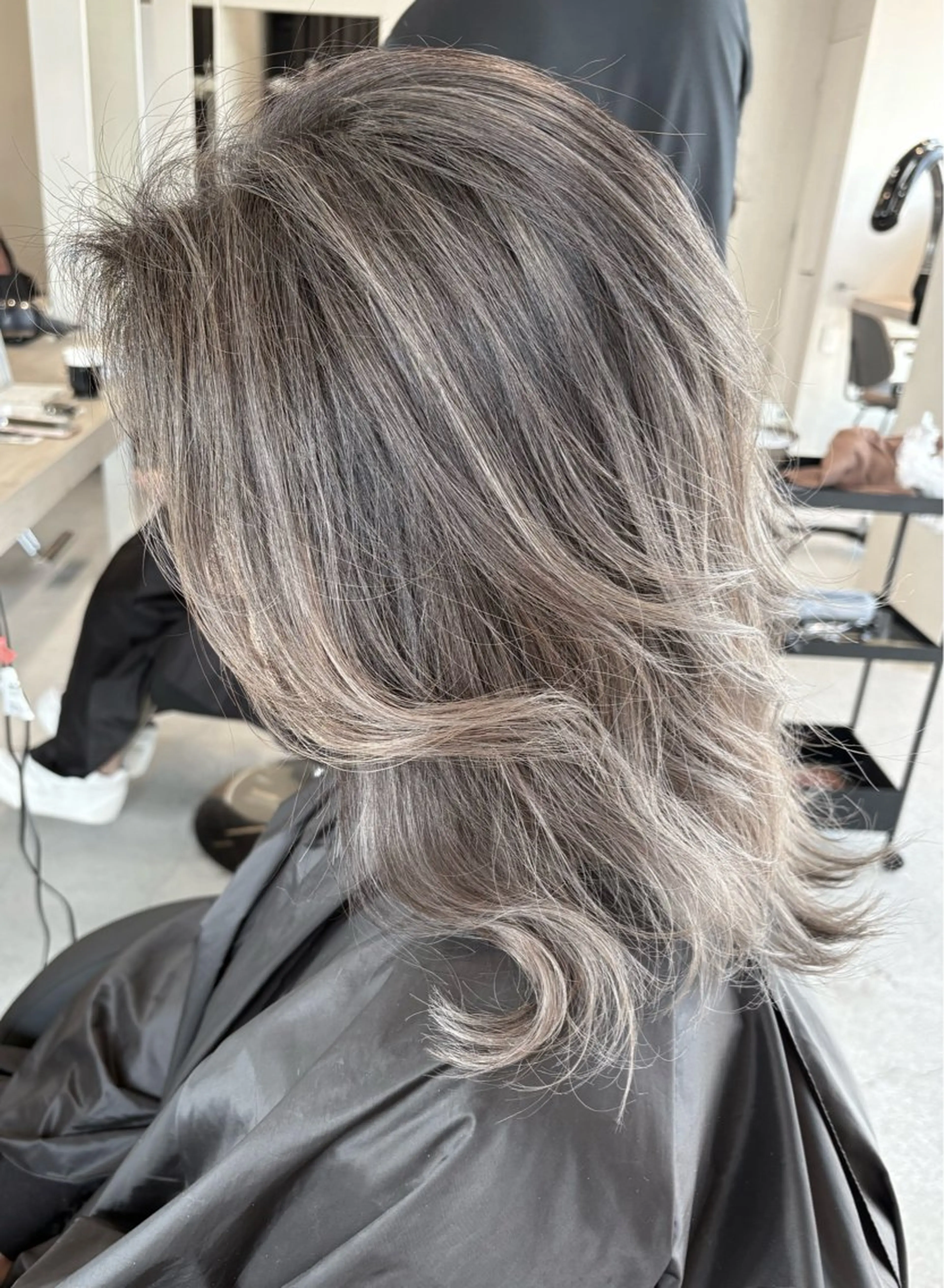 カラー バレイヤージュ ブリーチ Lia近鉄八尾店所属・HIRO ✂︎のヘアスタイル