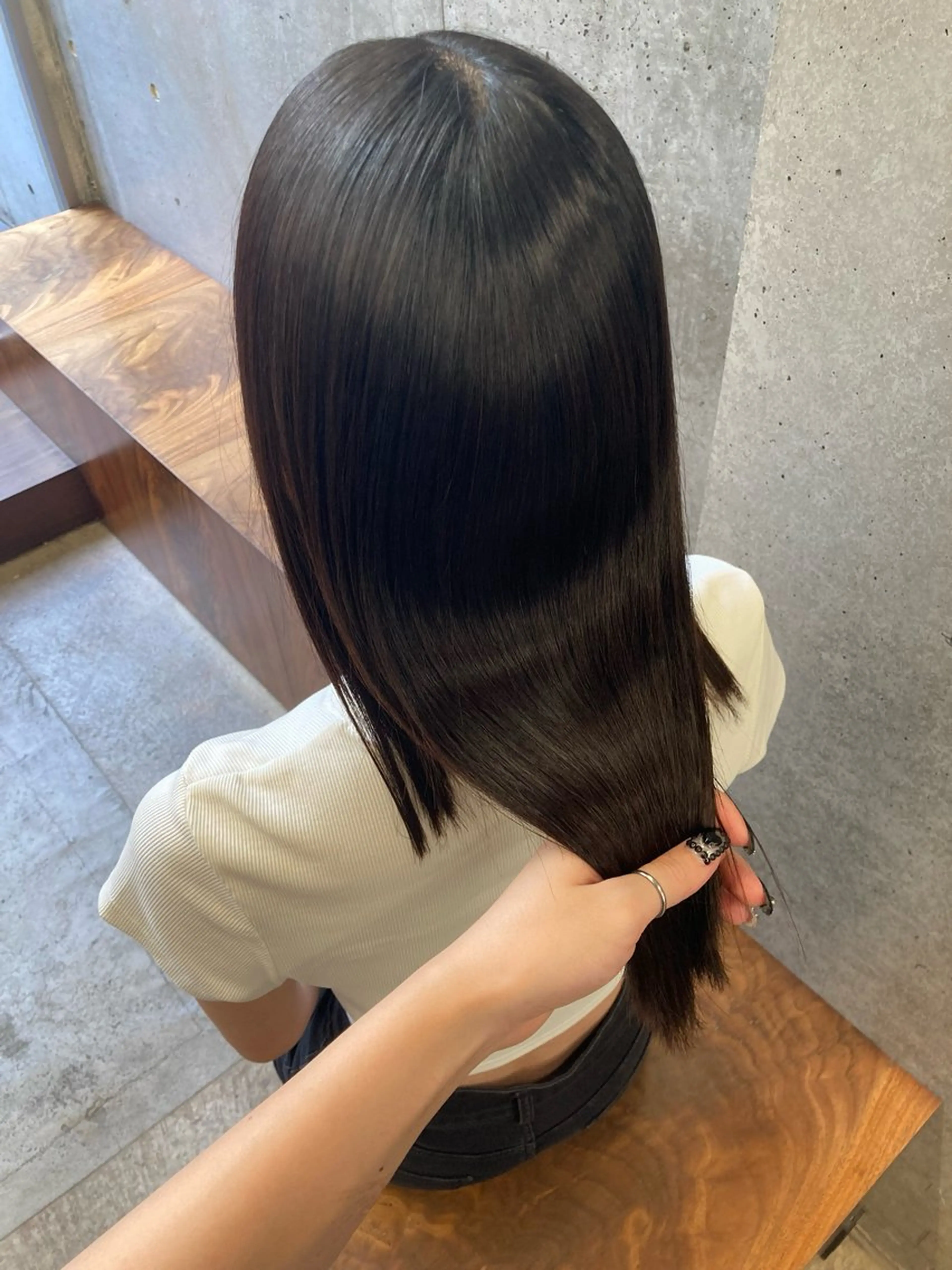 ミディアム 髪質改善 韓国風ヘア 縮毛矯正 トリートメント ダメージレス艶カラー MISAKI🦋のヘアスタイル