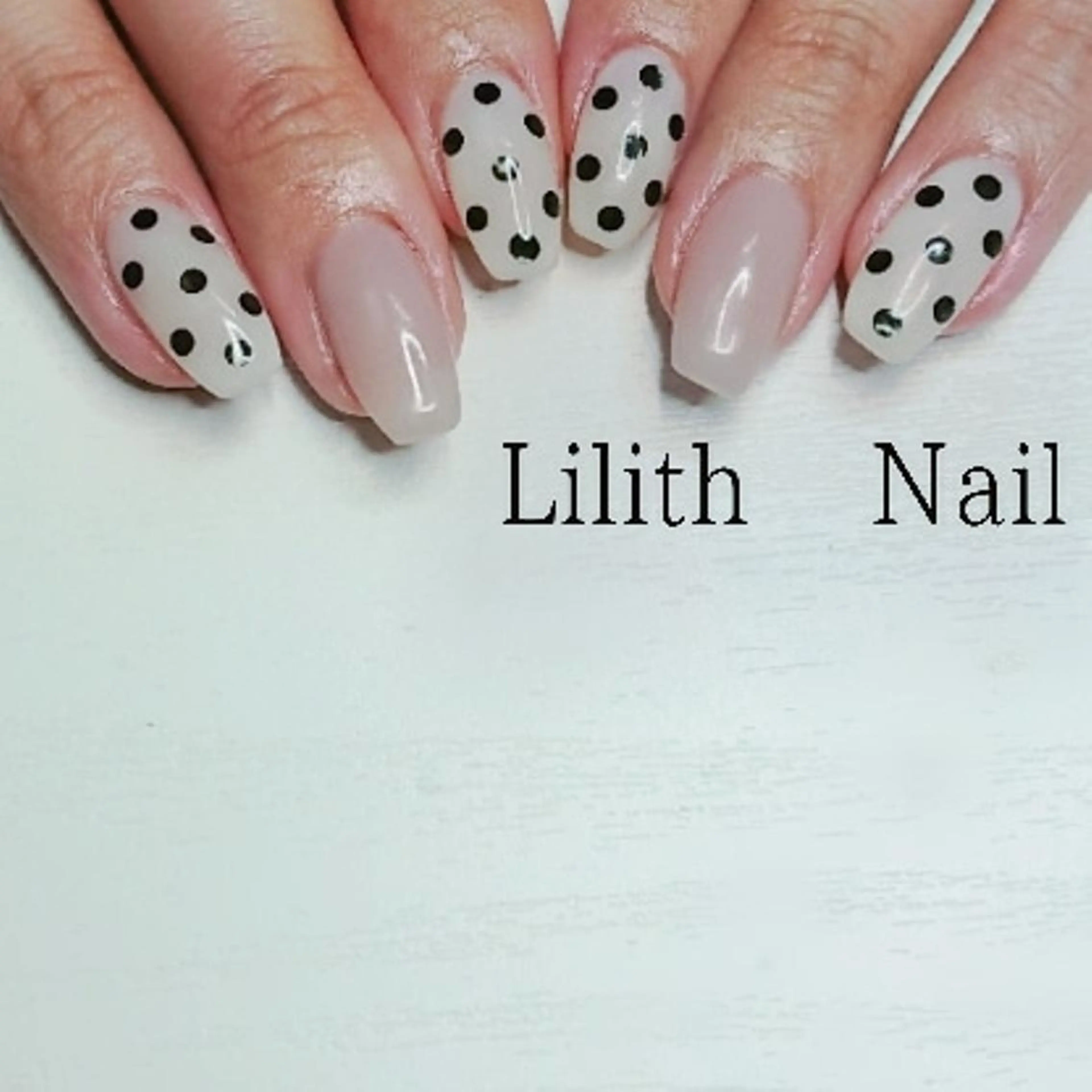 ネイル ドット ハンドネイル Lilith Nailのネイルデザイン