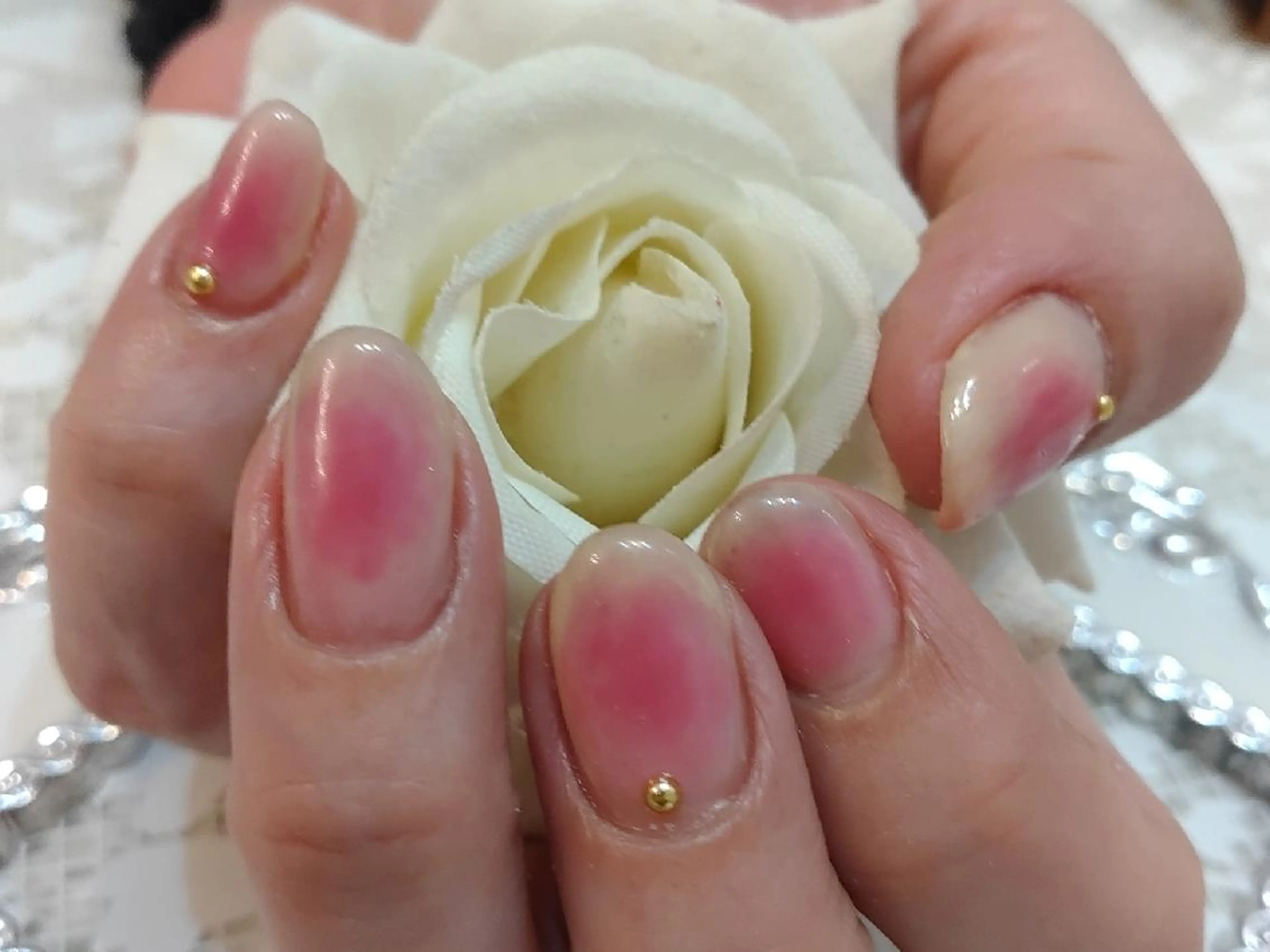 ネイル チークネイル エステとネイル ローズコンフォートのネイルデザイン
