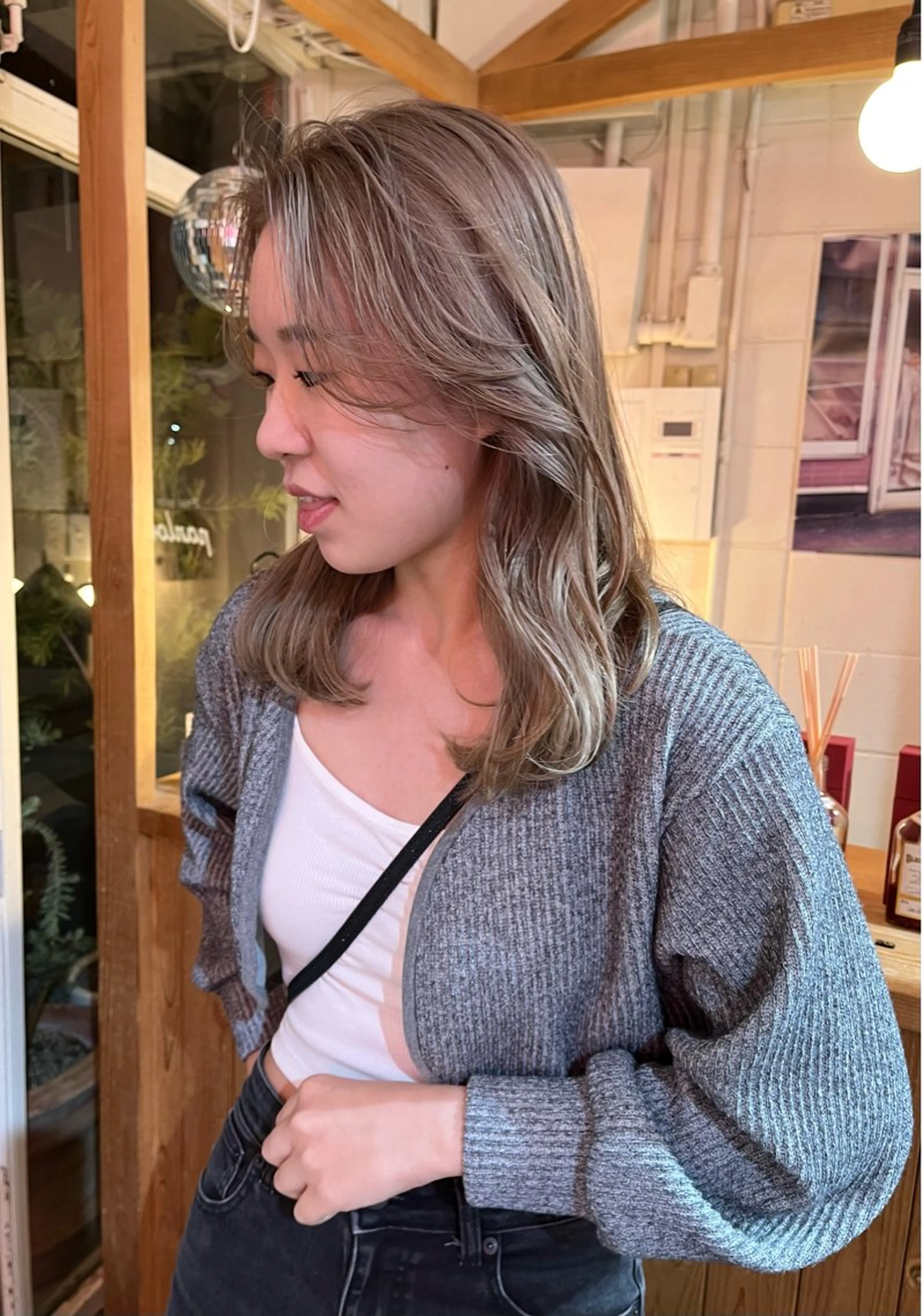 ミディアム 韓国風ヘア レイヤーカット iru所属・レイヤーカット/ ハイトーン/mikiのヘアスタイル