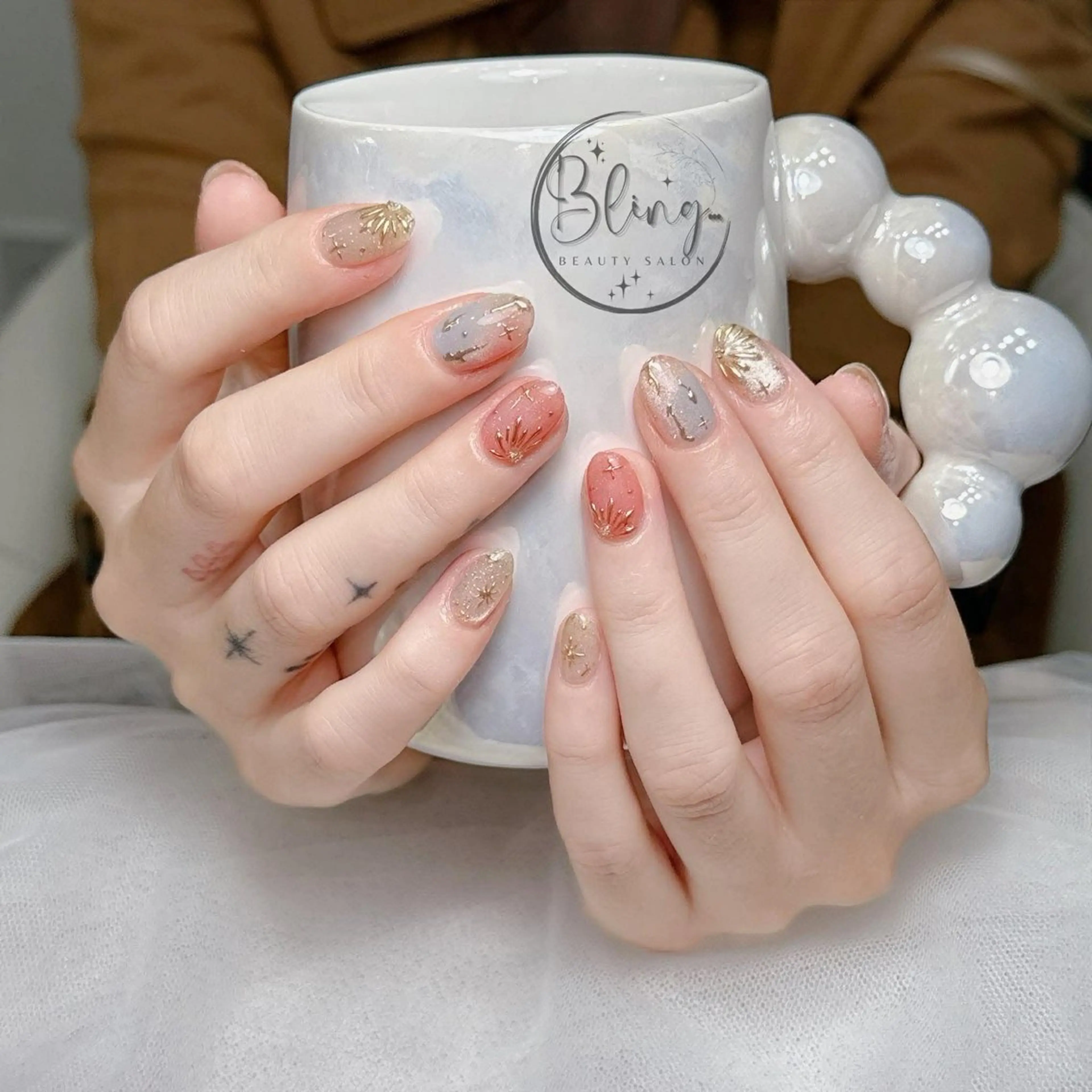 ネイル 長さ出し フレンチネイル 韓国ネイル レース マグネットネイル ハンドネイル 波 なみのネイルデザイン