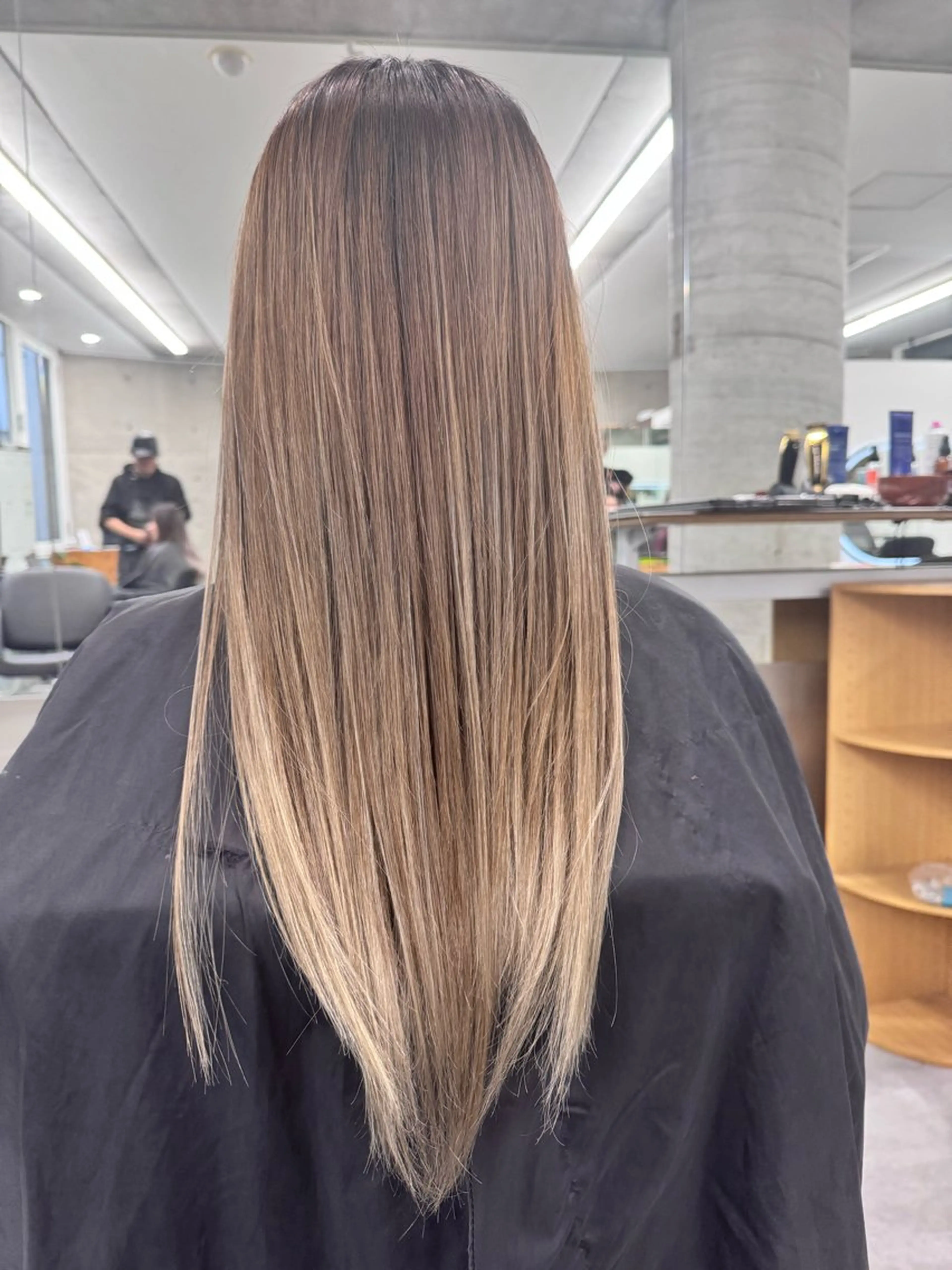 ロング レイヤーカット ヘアカラー トリートメント 艶髪✨ブリーチ職人 井手正康のヘアスタイル