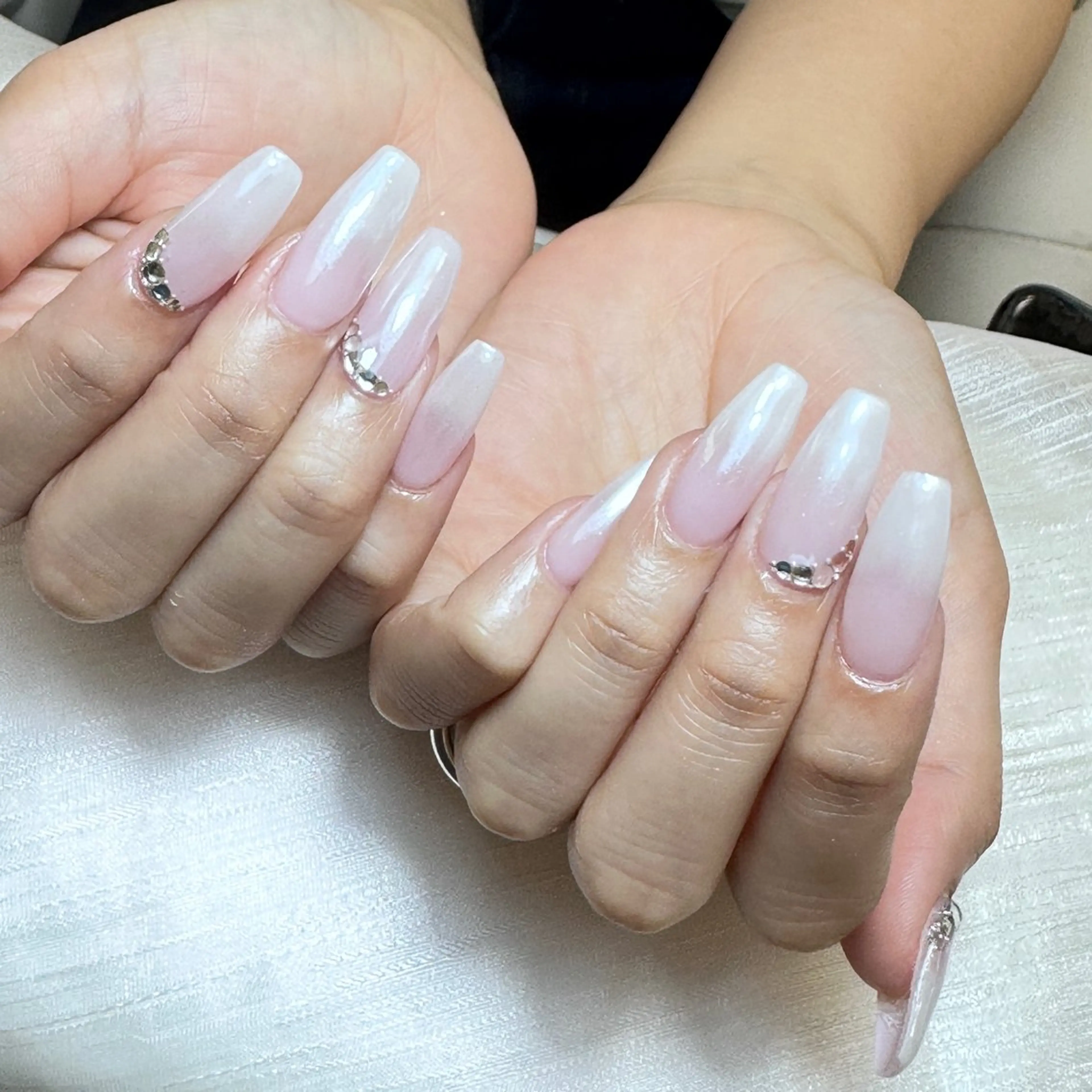 ネイル アートネイル オーロラネイル チークネイル 長さ出し フットネイル Anh 歌舞伎町のネイルデザイン