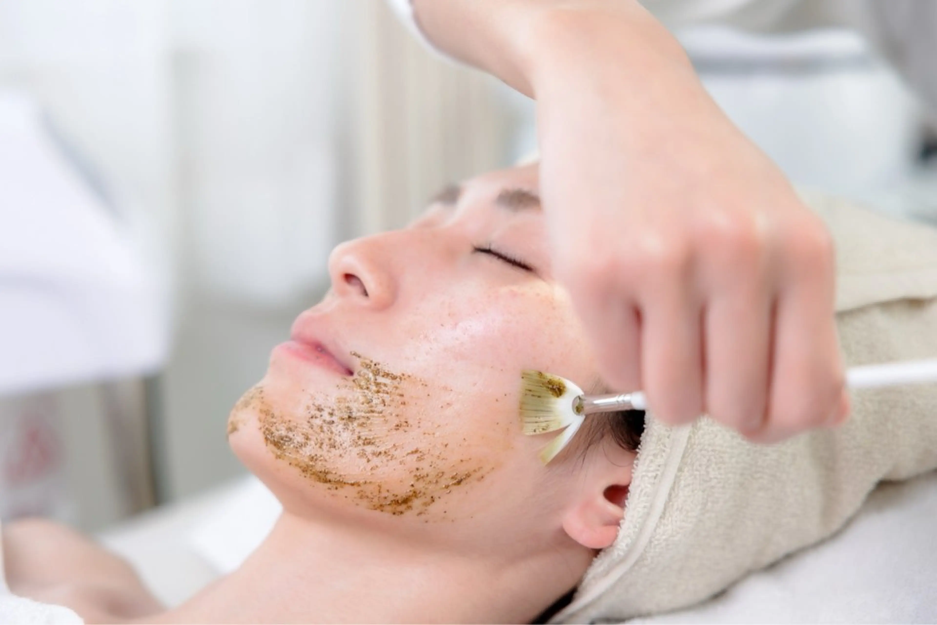 ハーブピーリング🌿 毛穴汚れ/毛穴の開き/くすみ/ざらつき/ニキビ/ニキビ跡　水滴超音波LDM🫧で潤いのあるお肌に✨の写真