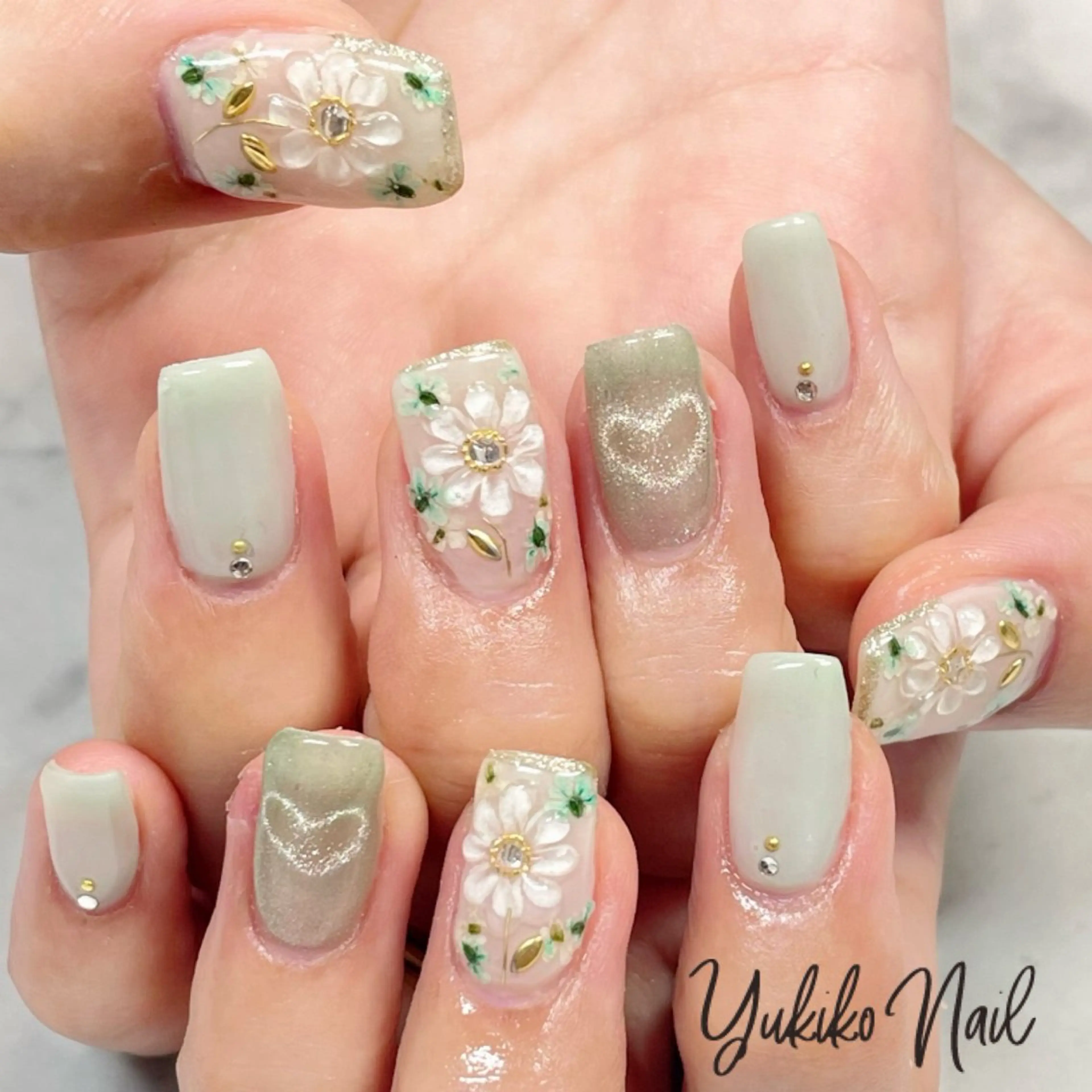 ネイル フラワーネイル グリーン ハート マグネットネイル ぷっくりネイル ユキコ ネイルのネイルデザイン