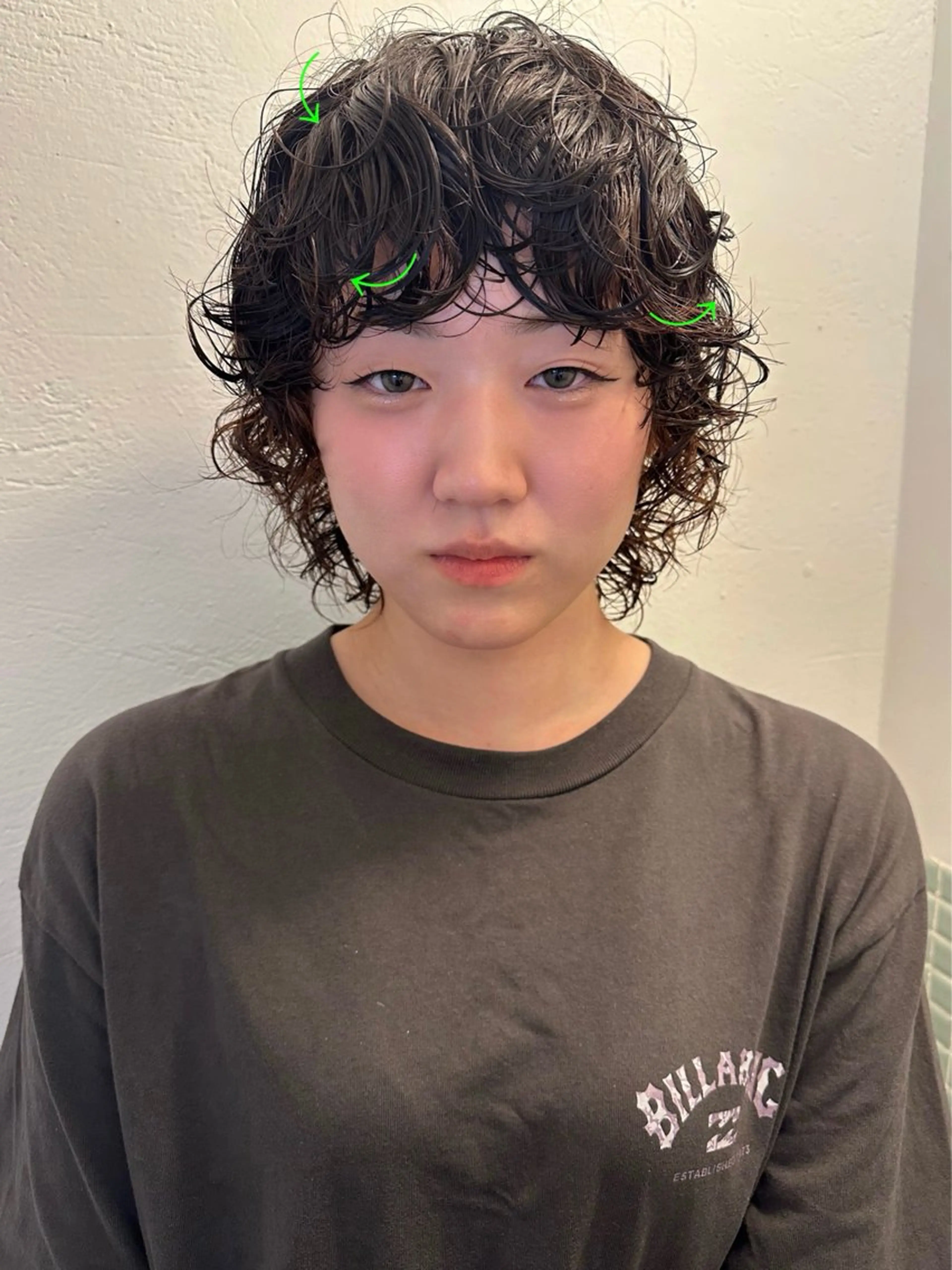 パーマ ウルフカット hen所属・村岡 桃果のヘアスタイル