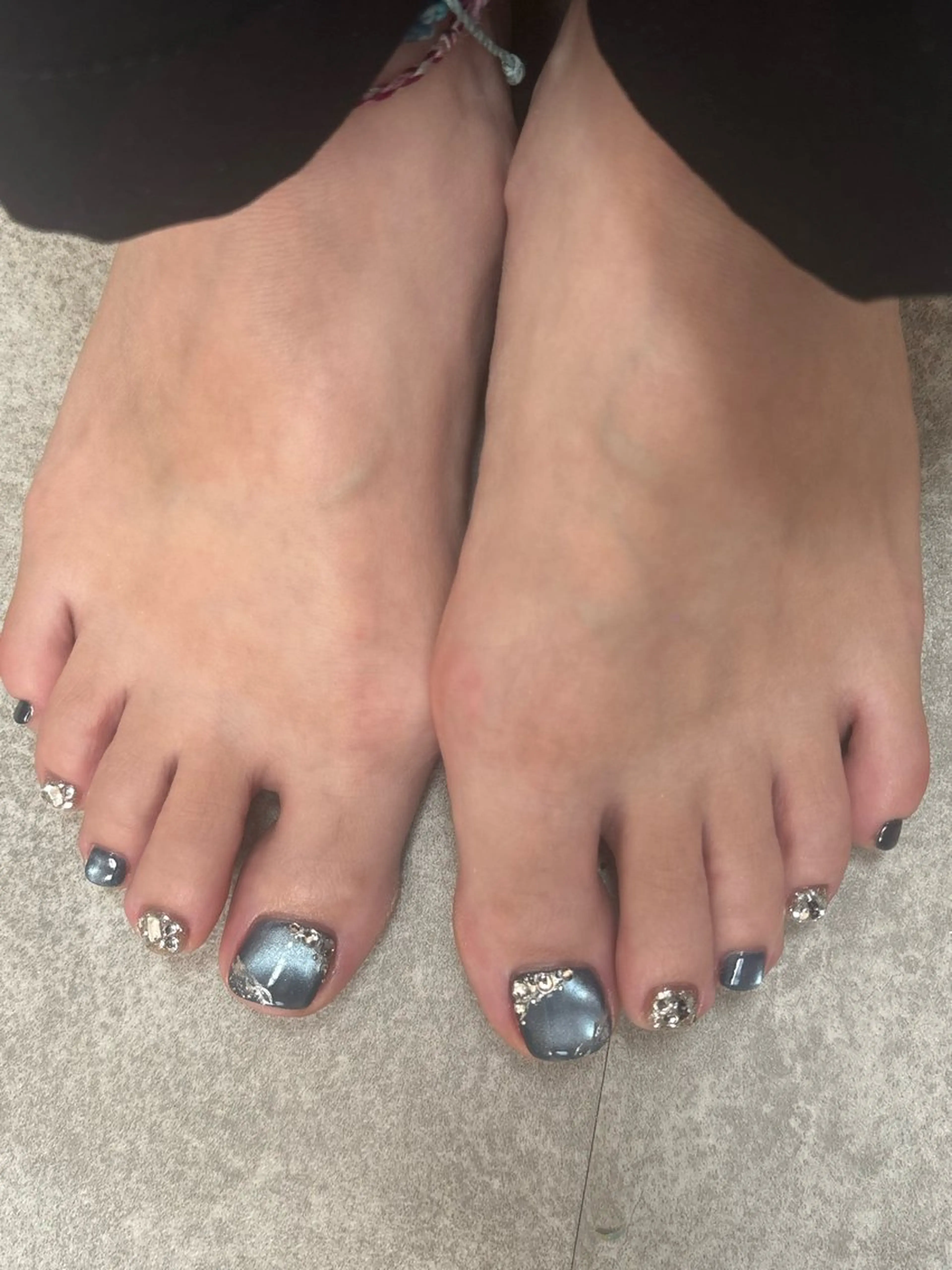 ネイル ブルー フットネイル ジェルネイル キラキラネイル マグネットネイル フットネイル tamu nail 金町のネイルデザイン